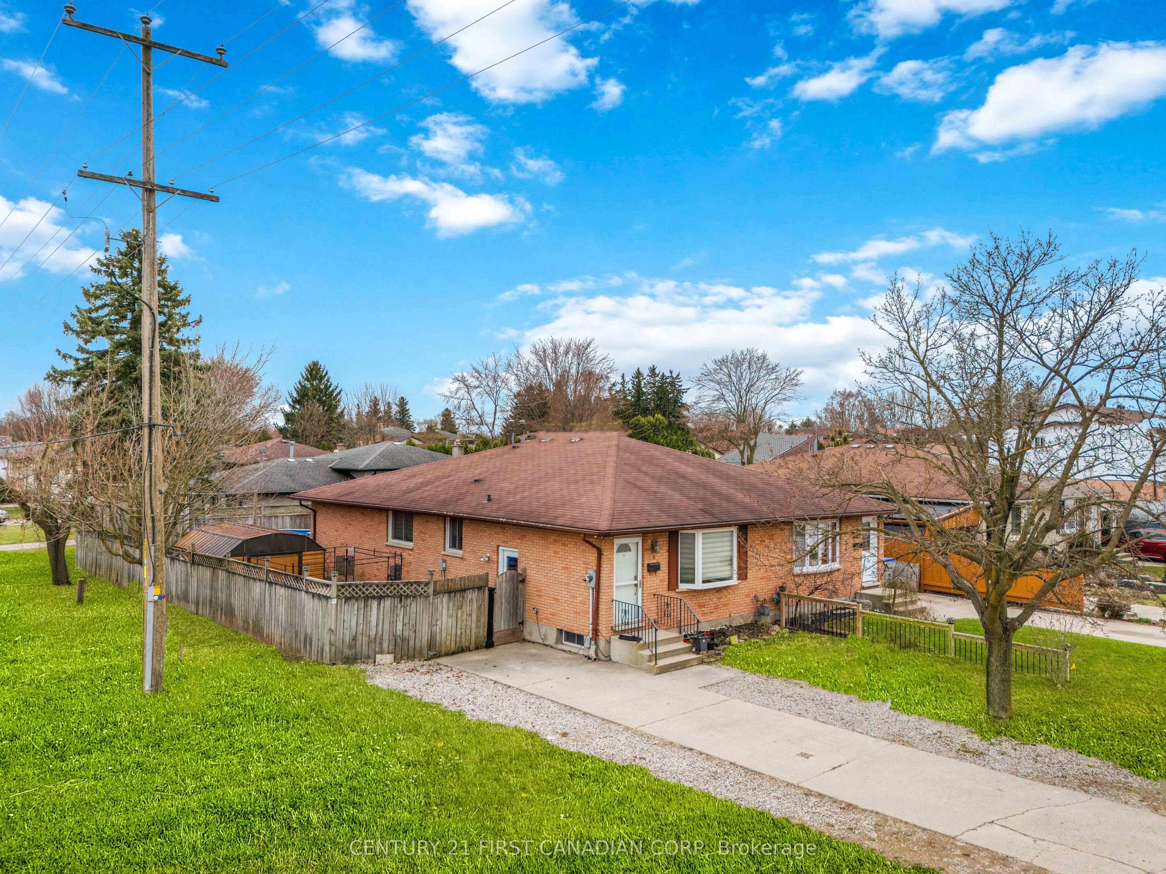54 Brennan Drive N, Strathroy-Caradoc, ON N7G 3S3 photo 2