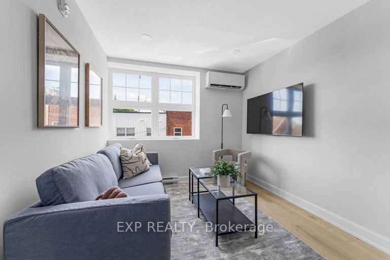 658 Somerset Street W 201, Ottawa Centre, ON K1R 5K4 photo 2