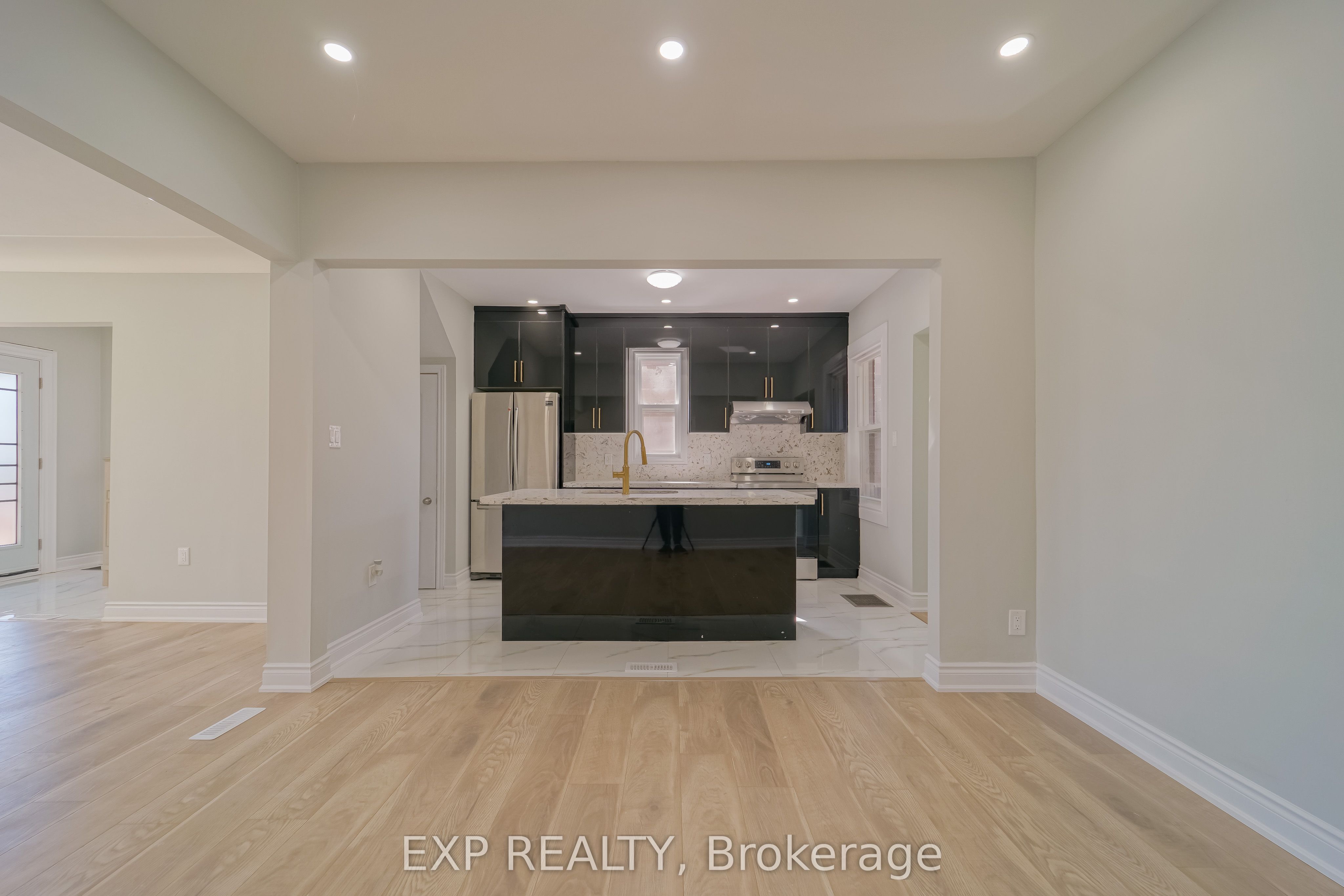 1509 Main Street E upstairs, Hamilton, ON L8K 1E2 photo 4