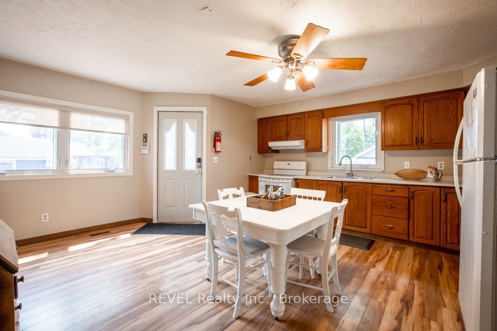 353 Oakwood Avenue, Fort Erie, ON L0S 1B0 photo 3
