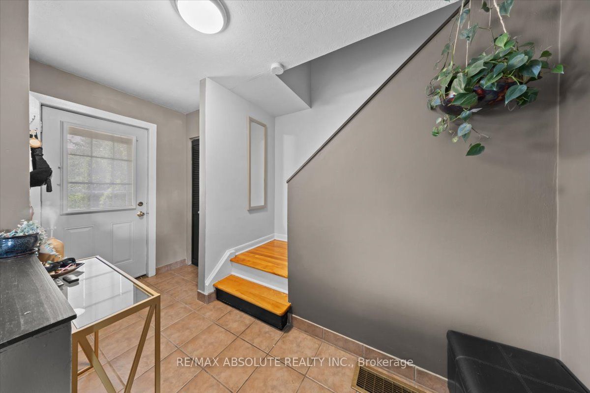 791 Borthwick Avenue, Overbrook - Castleheights and Area, ON K1K 2M5 photo 2