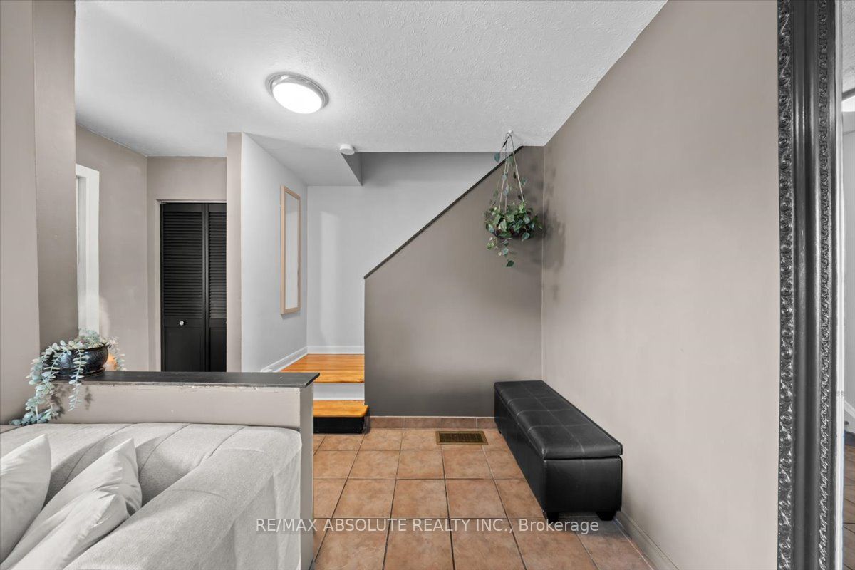 791 Borthwick Avenue, Overbrook - Castleheights and Area, ON K1K 2M5 photo 3