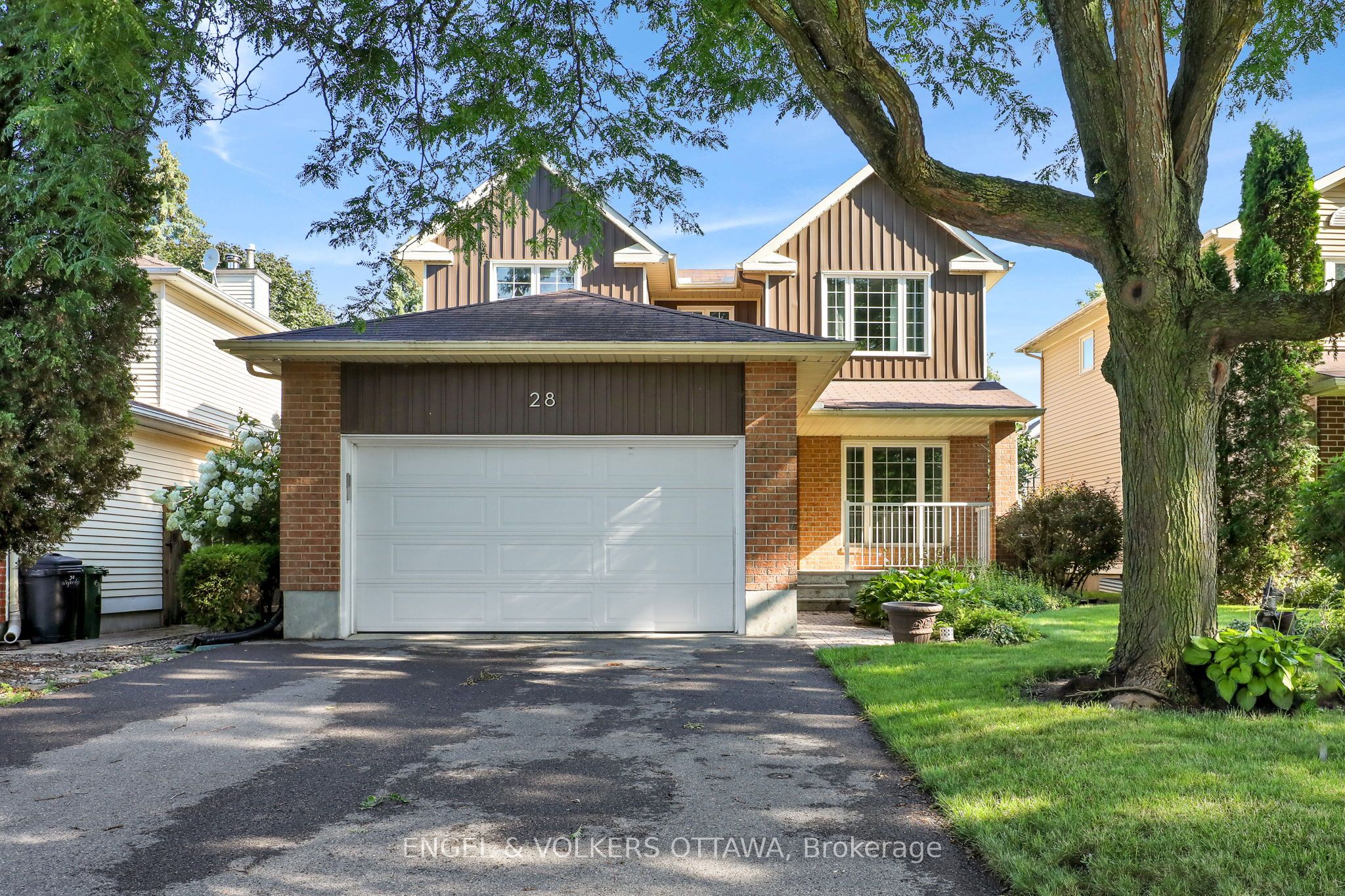 28 Weybridge Drive, Barrhaven, ON K2J 2Z7