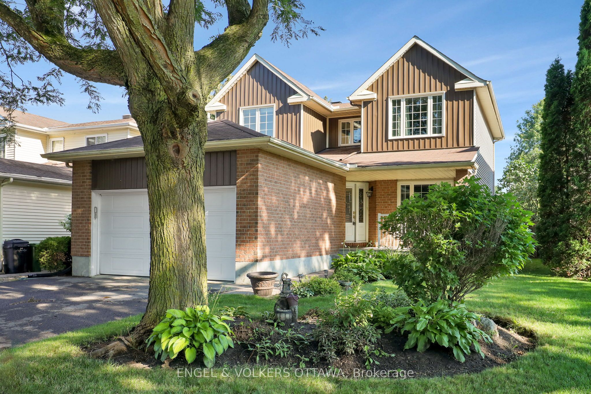 28 Weybridge Drive, Barrhaven, ON K2J 2Z7 photo 2