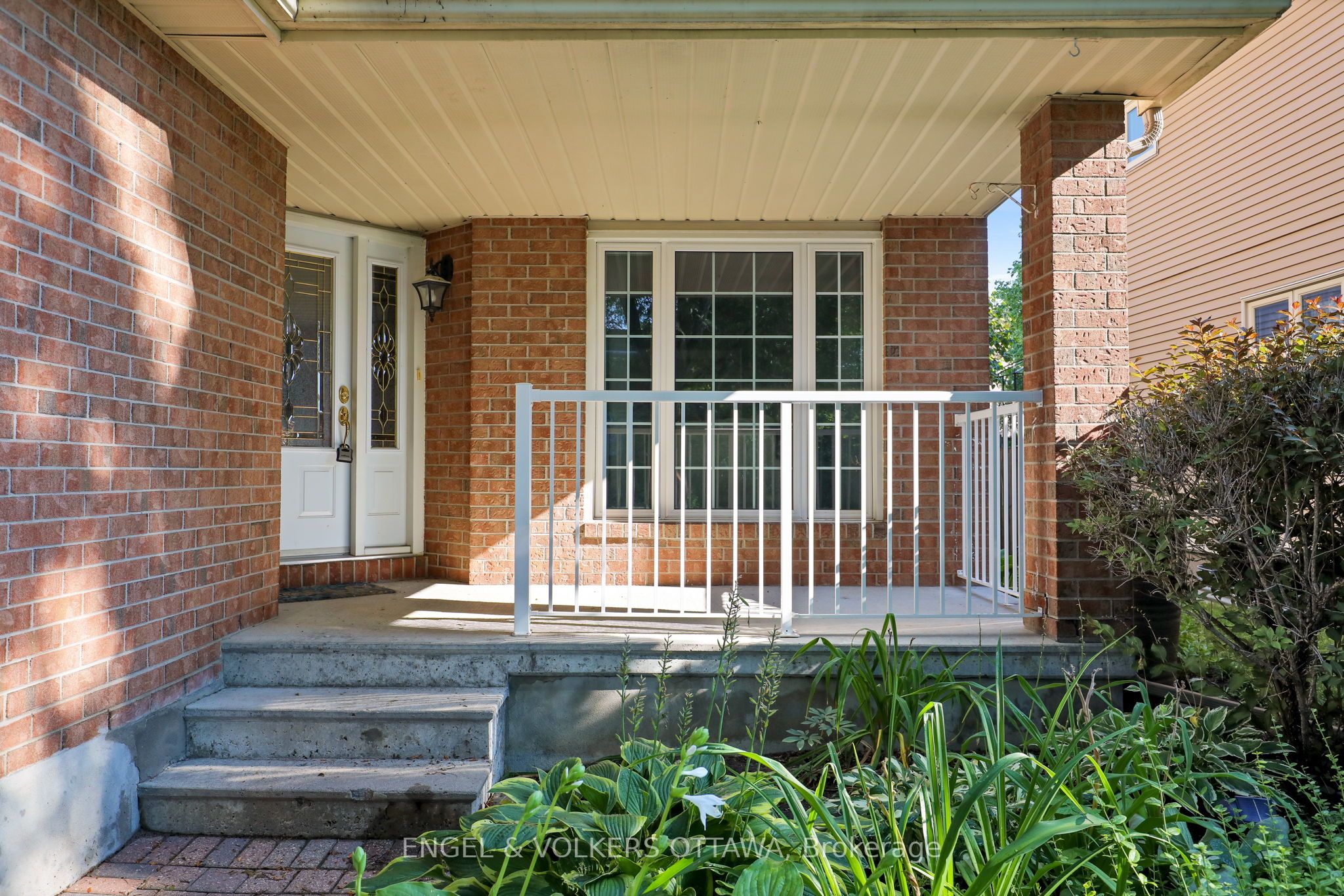 28 Weybridge Drive, Barrhaven, ON K2J 2Z7 photo 3