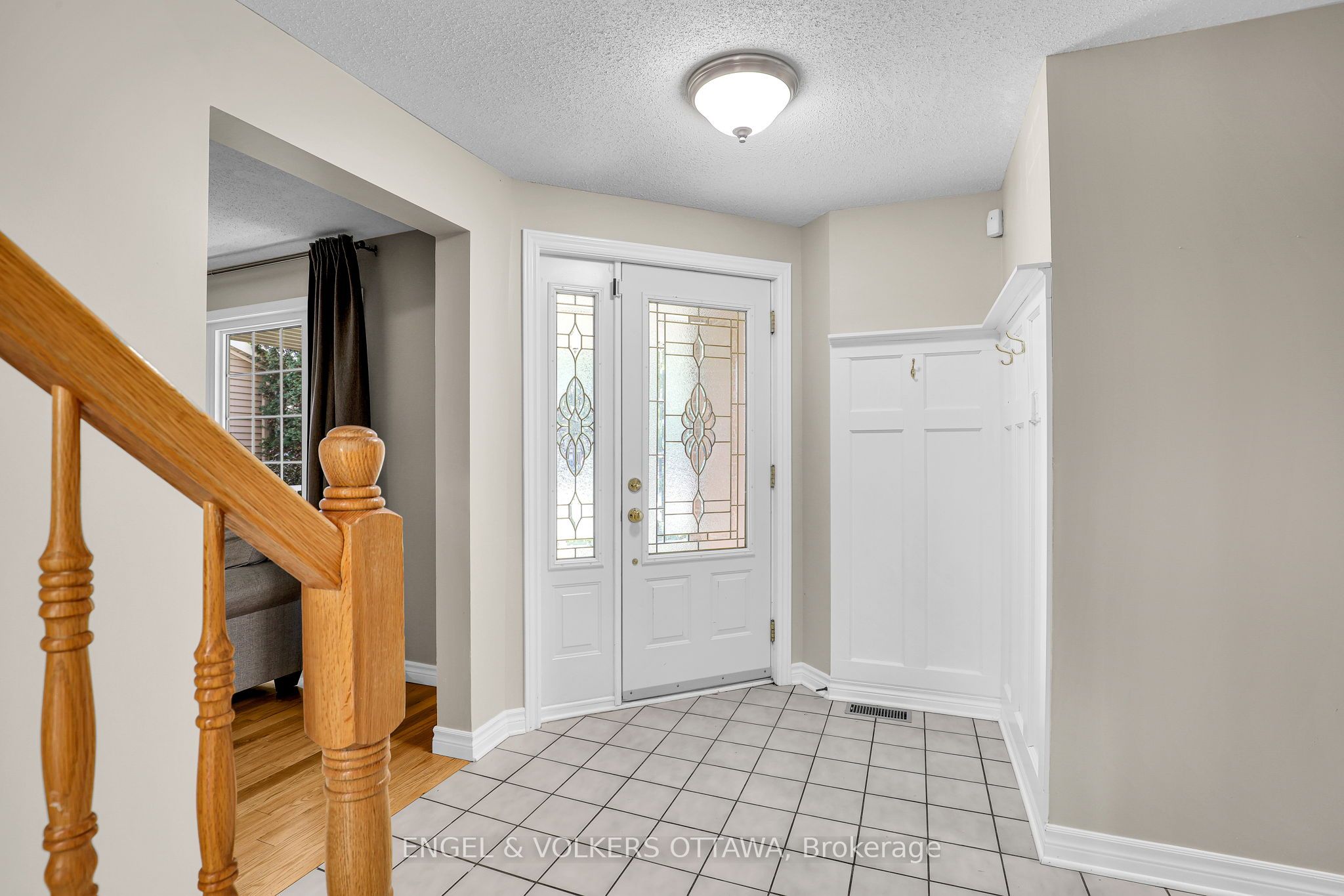 28 Weybridge Drive, Barrhaven, ON K2J 2Z7 photo 5