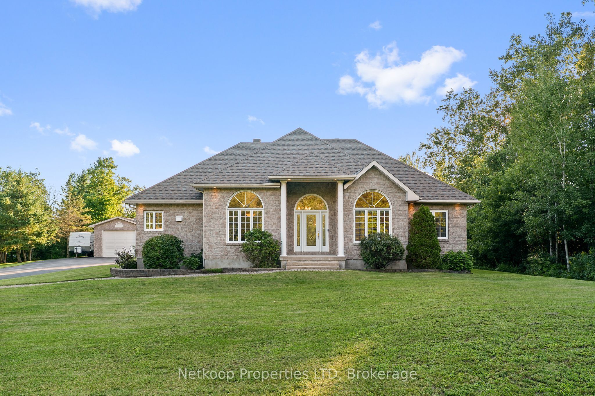 4755 Whispering Willow Drive, Orleans - Cumberland and Area, ON K4B 1J1