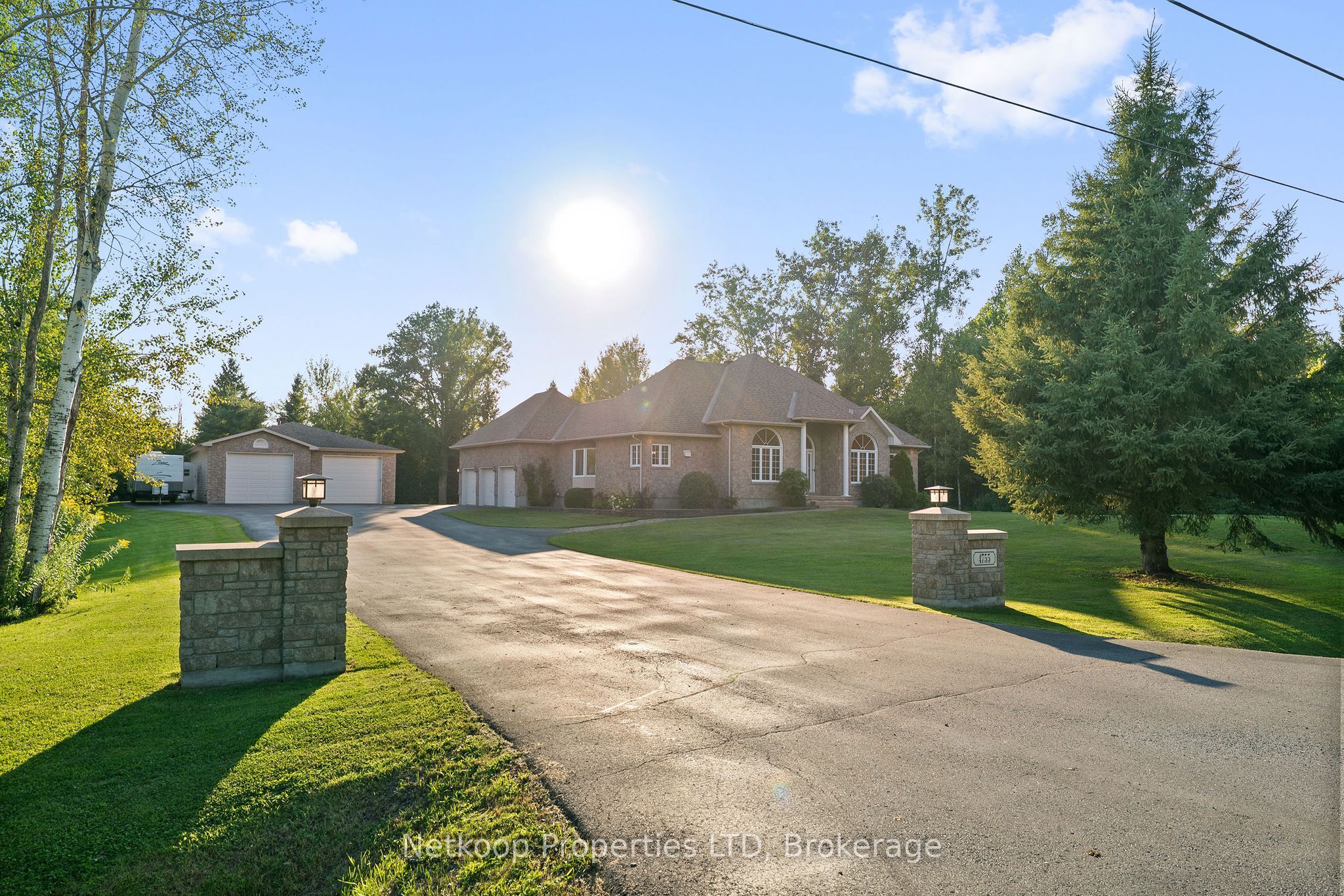4755 Whispering Willow Drive, Orleans - Cumberland and Area, ON K4B 1J1 photo 2