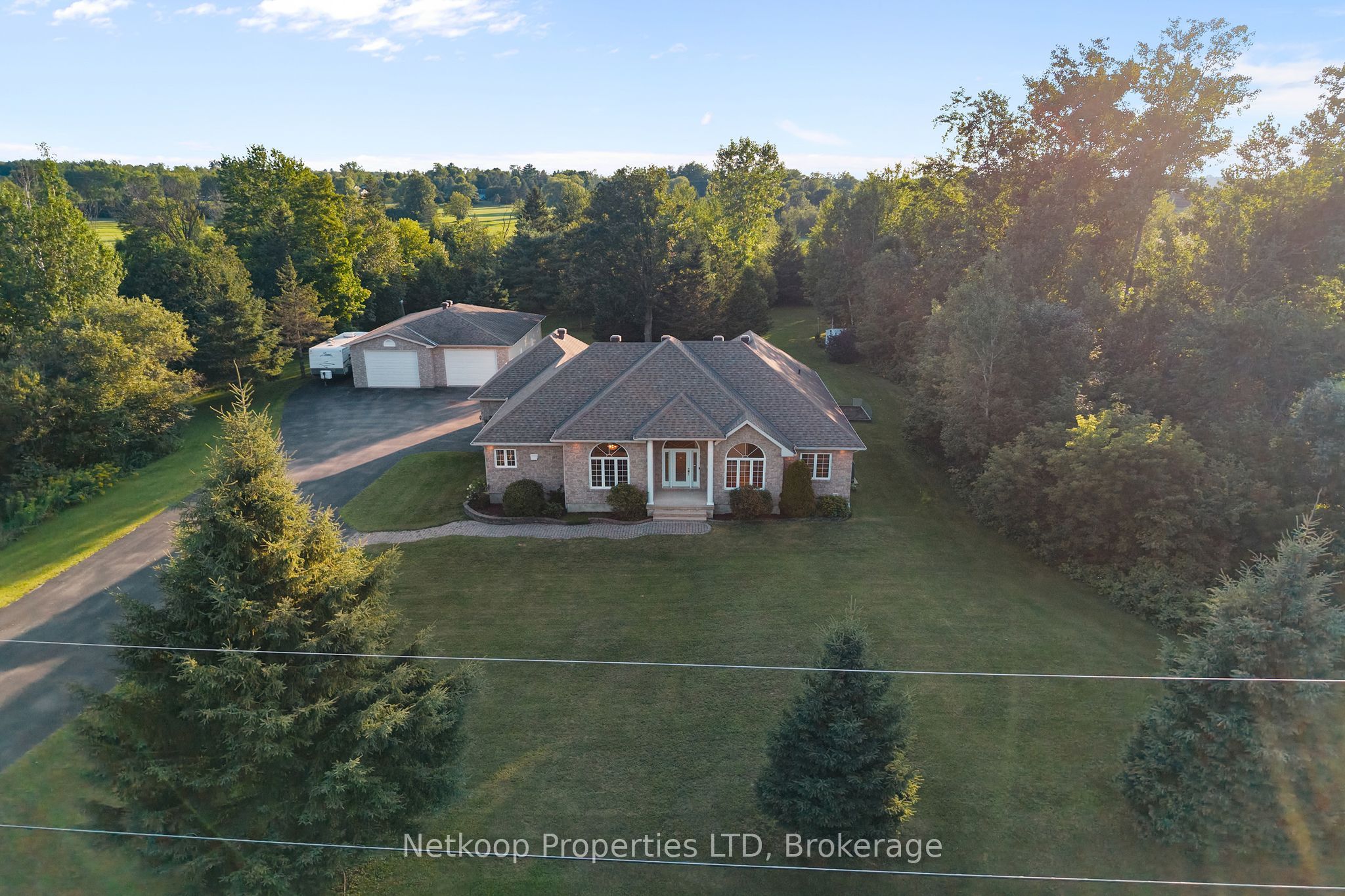 4755 Whispering Willow Drive, Orleans - Cumberland and Area, ON K4B 1J1 photo 3