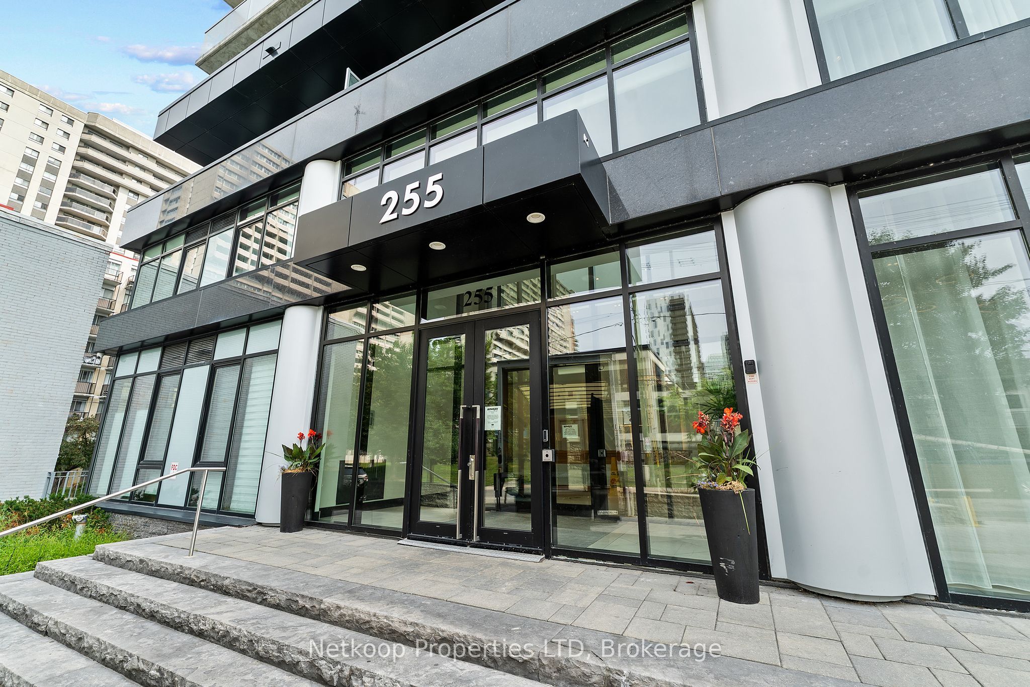 255 Bay Street 44, Ottawa Centre, ON K1R 0C5