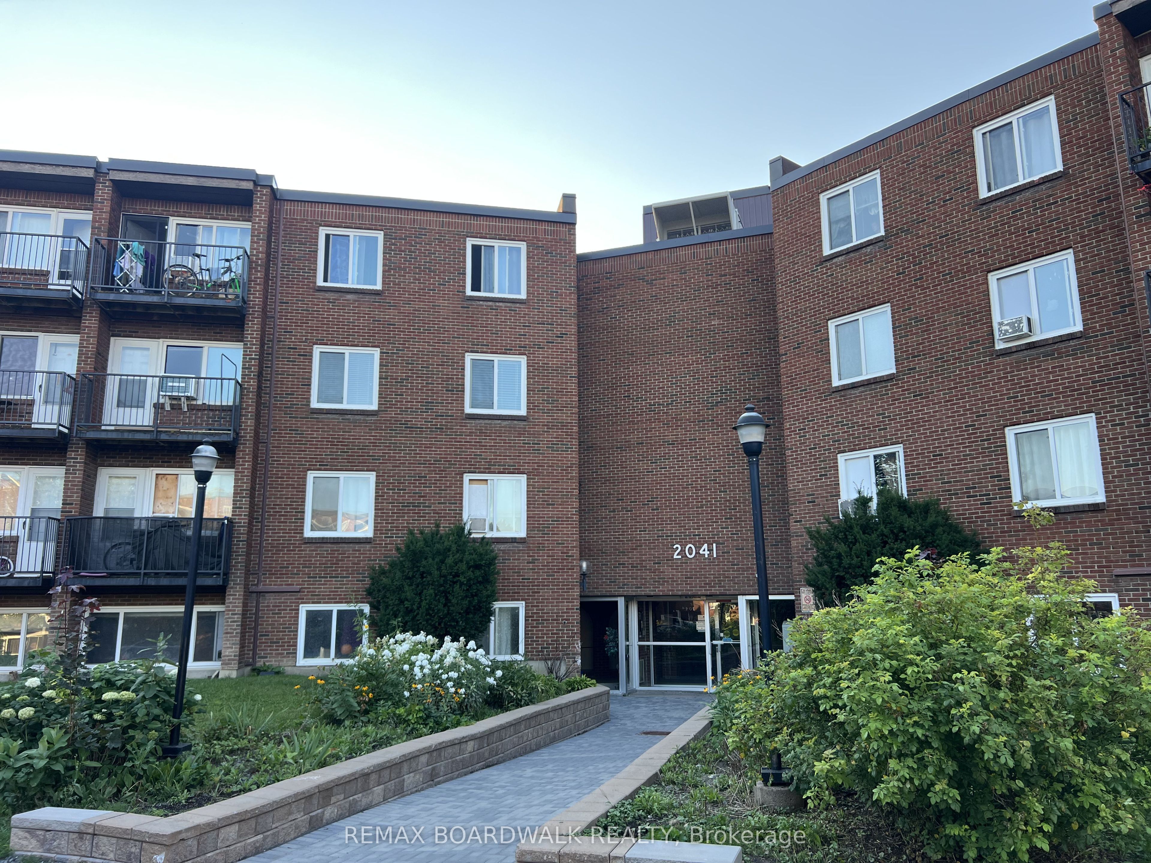 2041 Arrowsmith Drive 101B, Beacon Hill North - South and Area, ON K1J 7V7