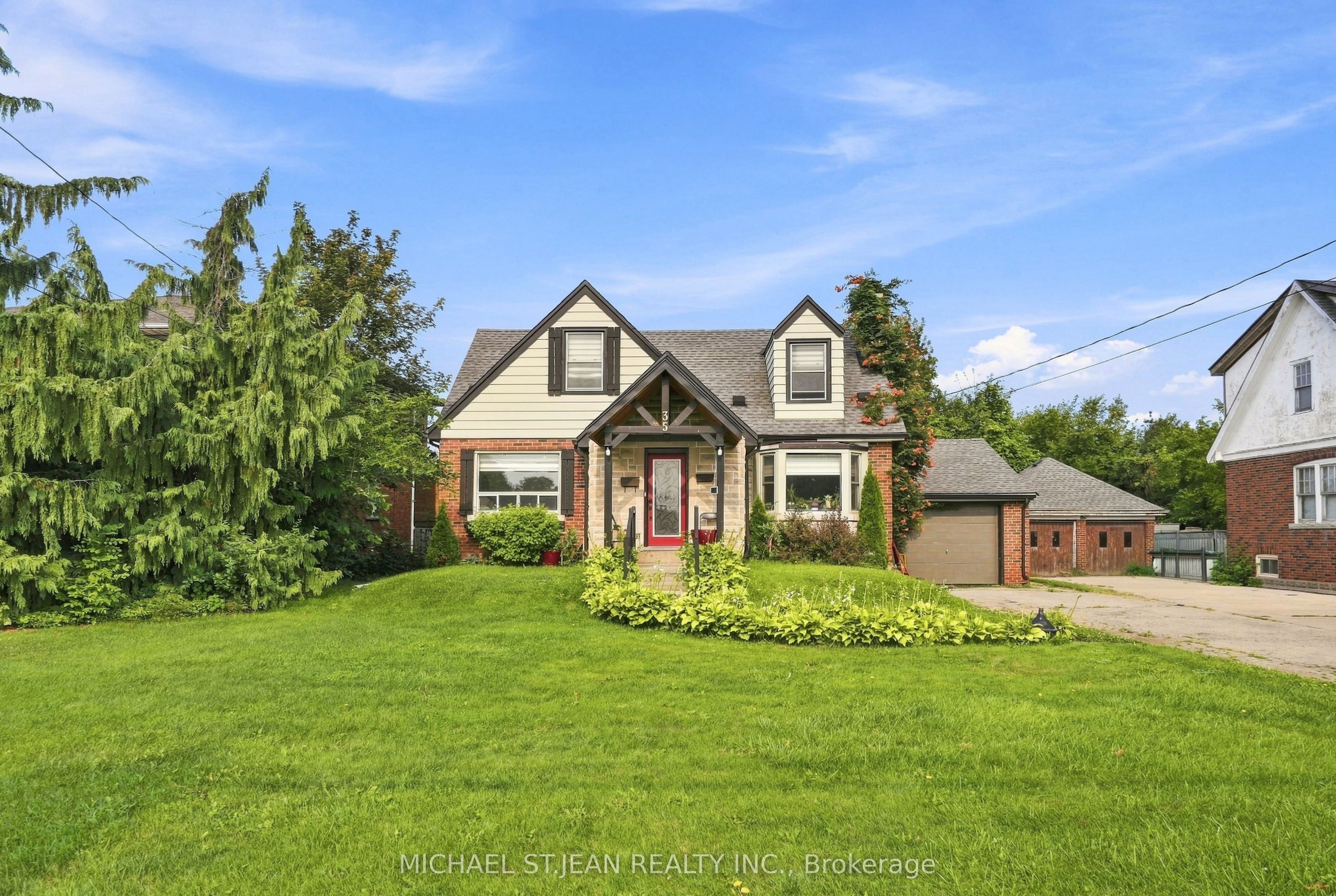 35 Centennial Parkway S, Hamilton, ON L8G 2C1 photo 2