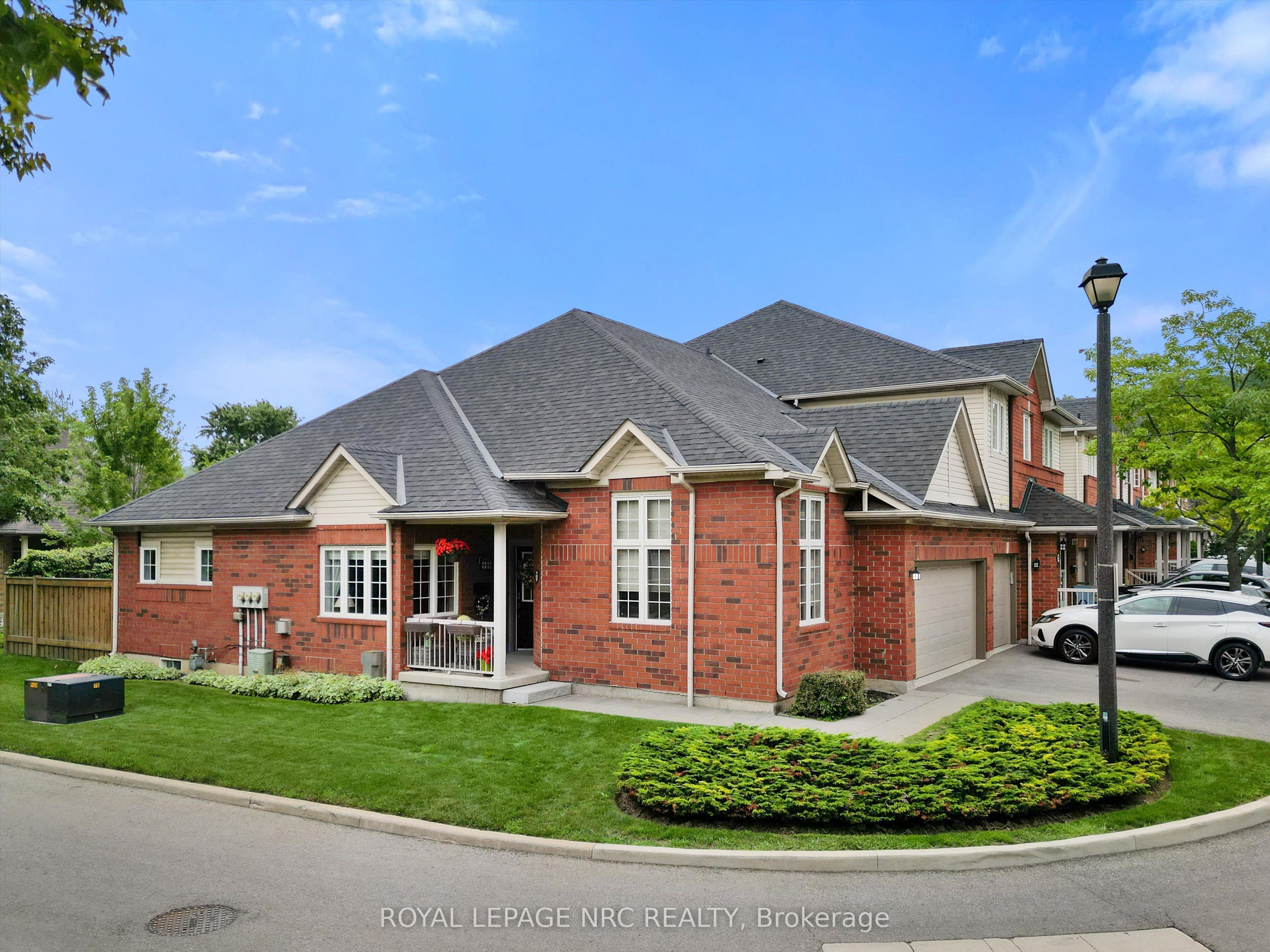 100 Beddoe Drive 77, Hamilton, ON L8P 4Z2 photo 2