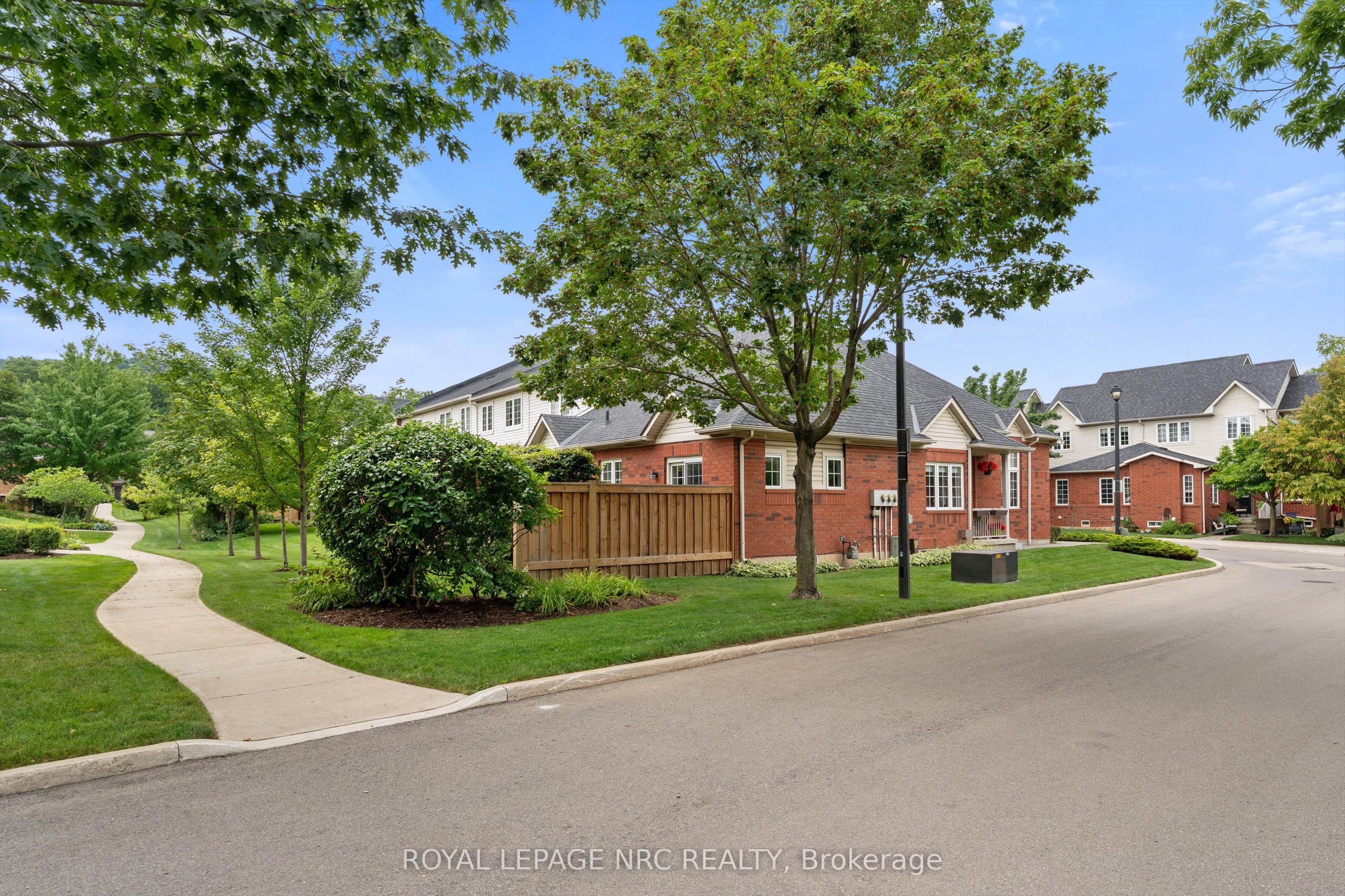 100 Beddoe Drive 77, Hamilton, ON L8P 4Z2 photo 4