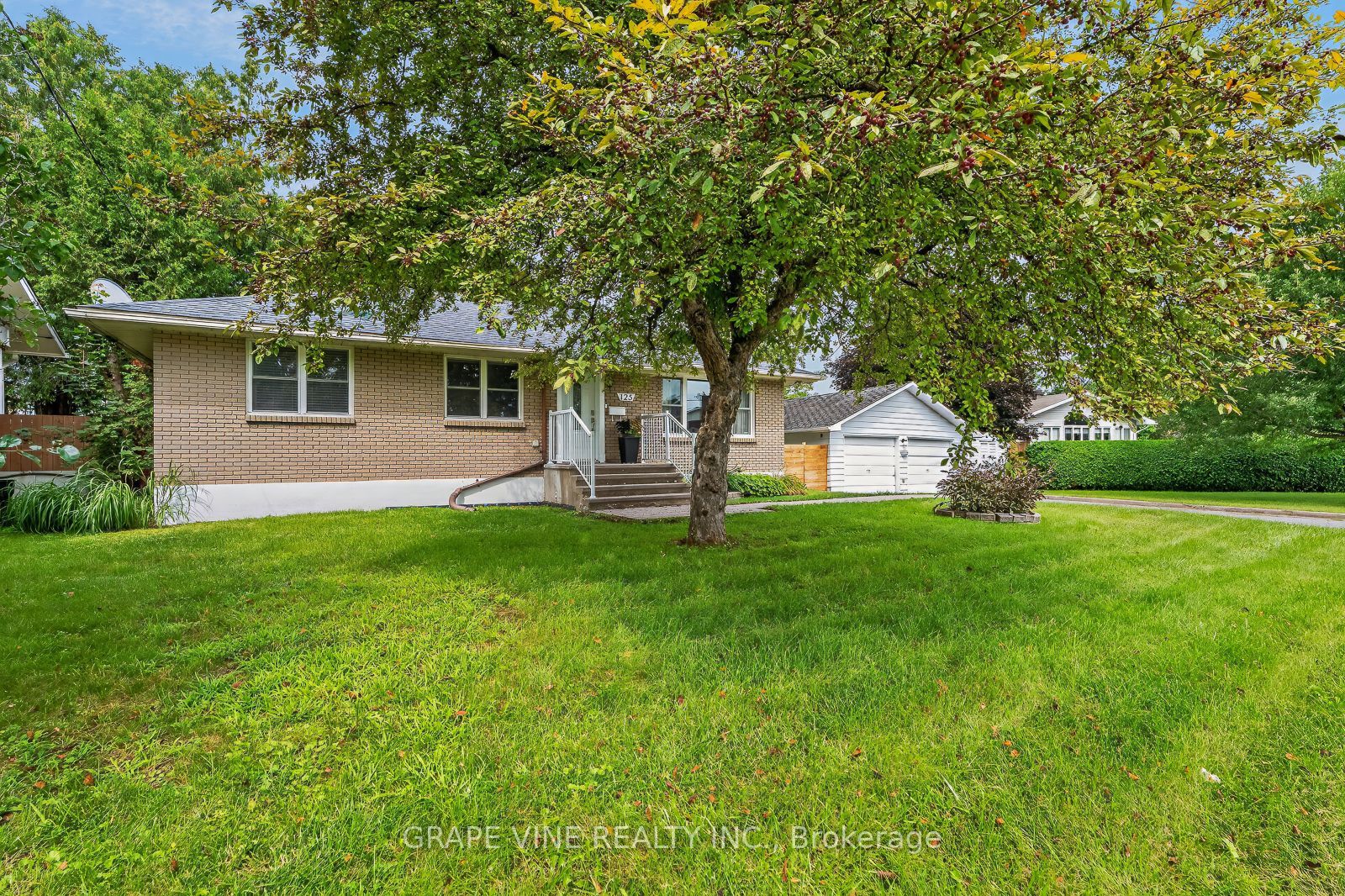 125 Norice Street, Meadowlands - Crestview and Area, ON K2G 2Y2 photo 2