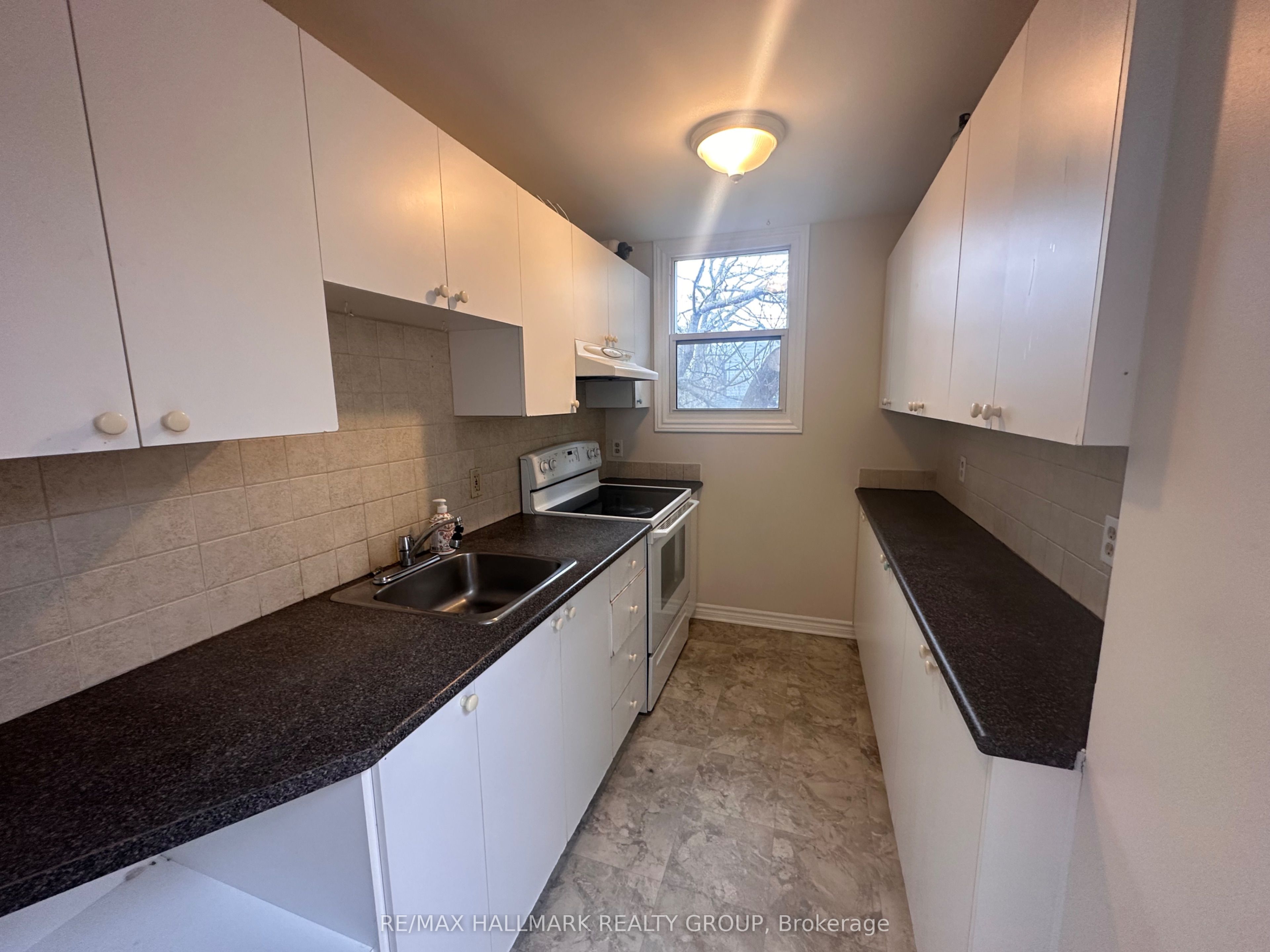 94 Fairmont Avenue 2, West Centre Town, ON K1Y 1X5 photo 3