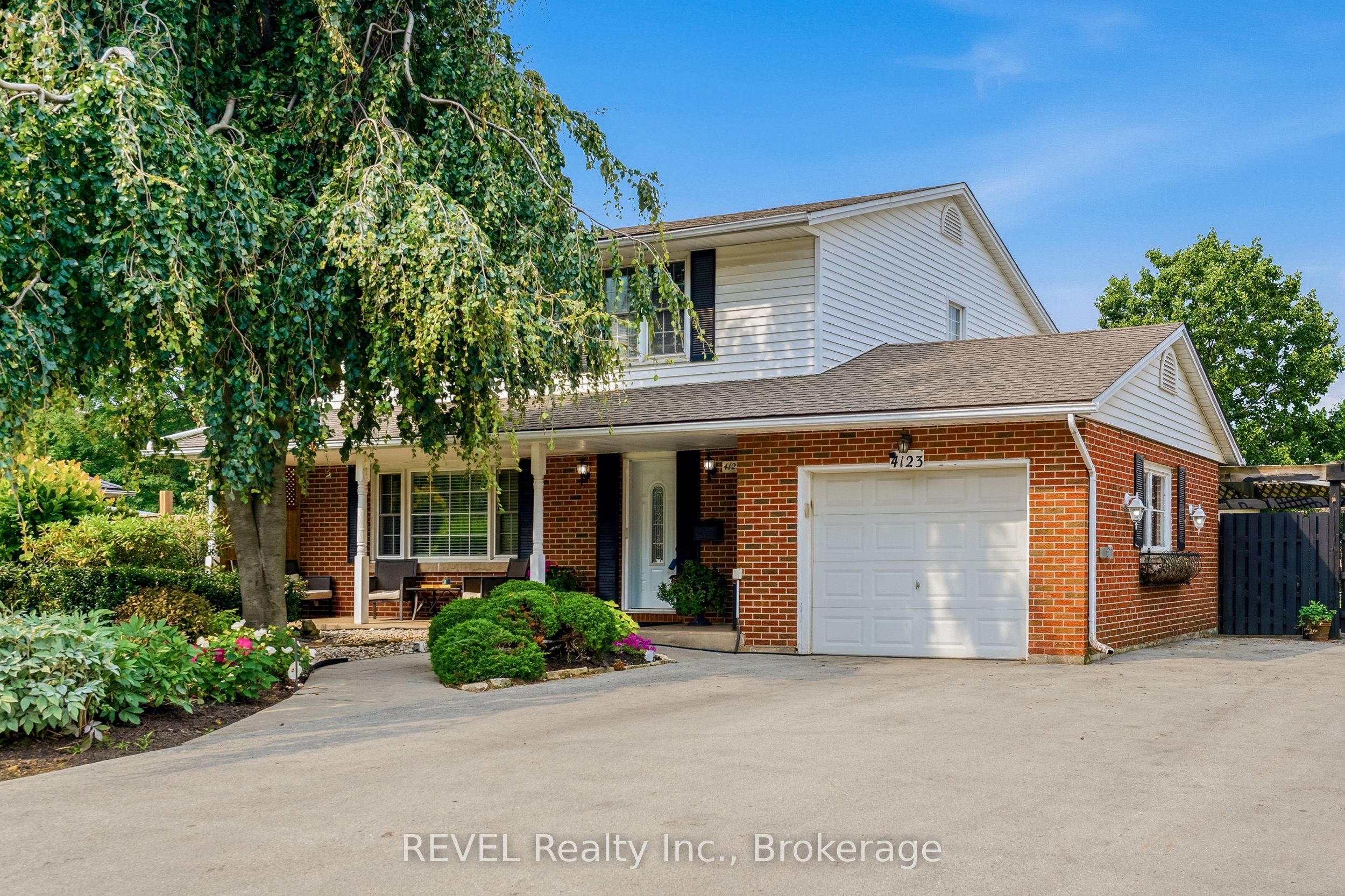 4123 Dorchester Road, Niagara Falls, ON L2E 6N1 photo 2