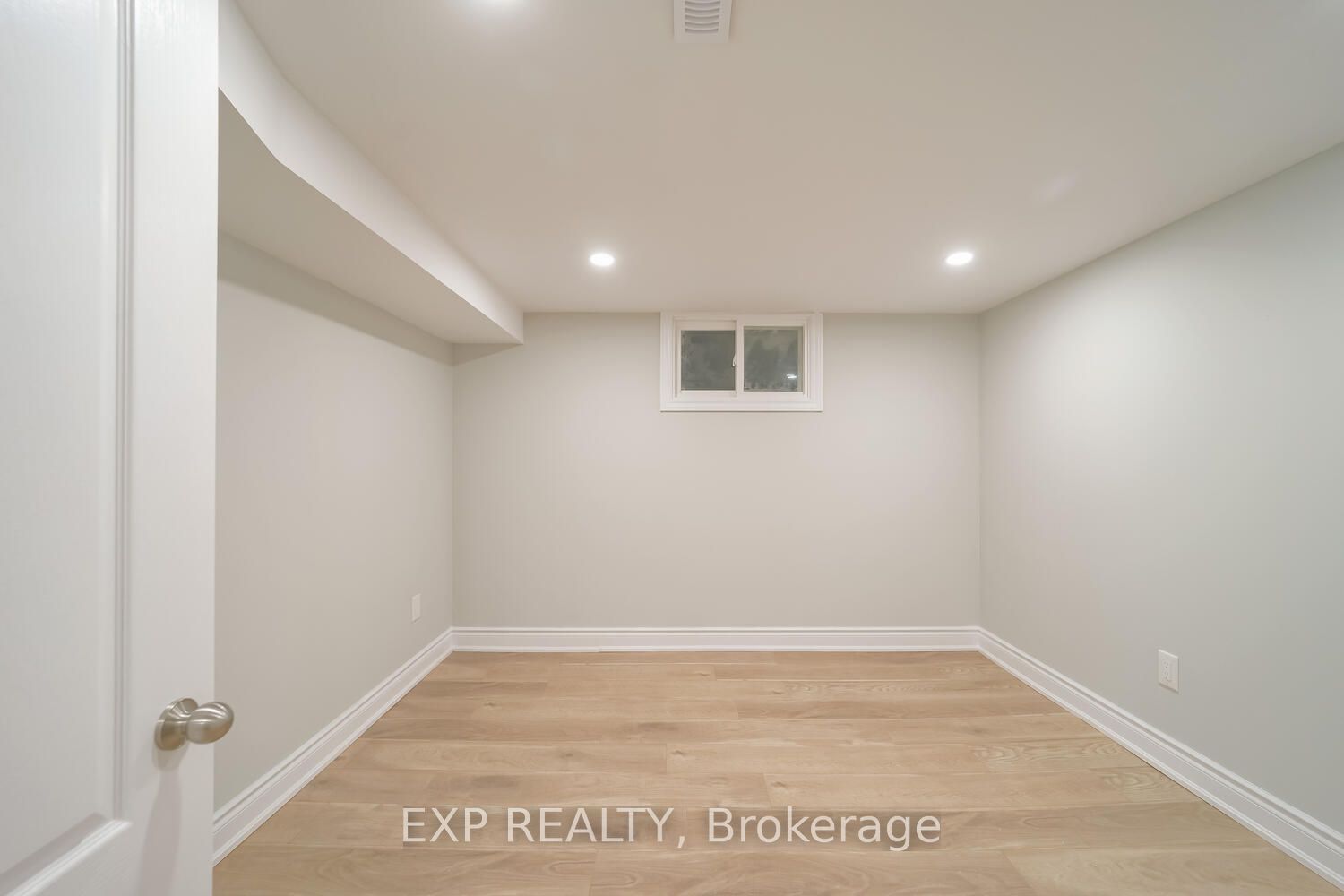 1509 Main Street E Basement, Hamilton, ON L8K 1E2 photo 4