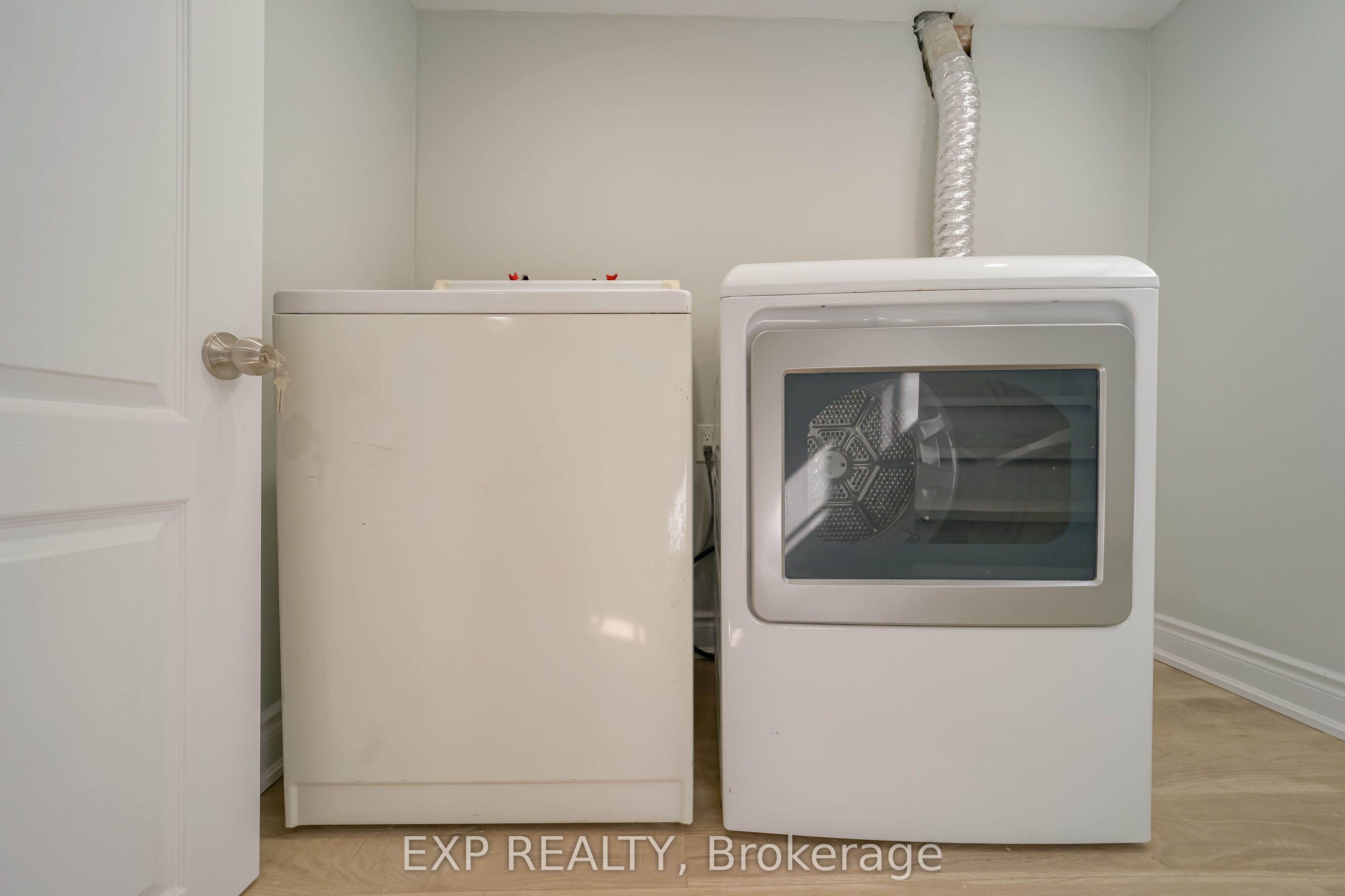 1509 Main Street E Basement, Hamilton, ON L8K 1E2 photo 5