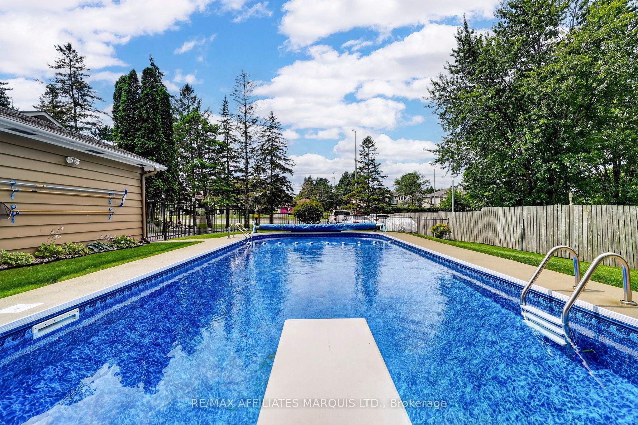 1635 Brookdale Avenue, Cornwall, ON K6J 4R2 photo 2