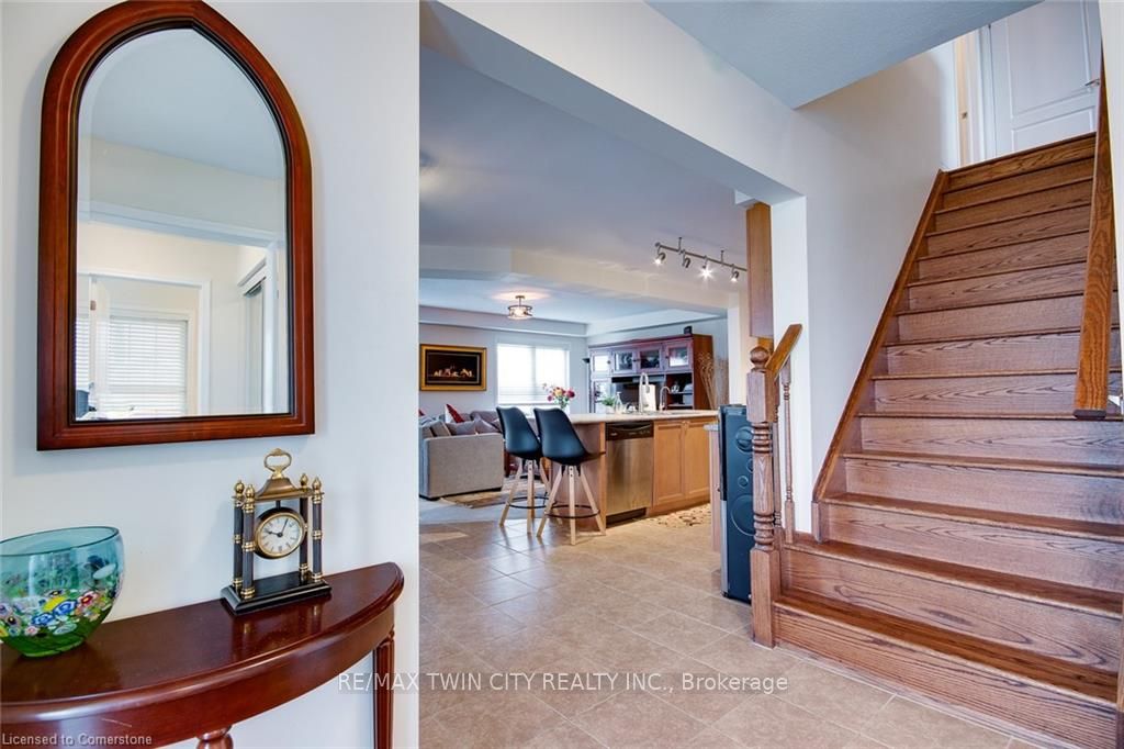 18 Blue Oak Street, Kitchener, ON N2K 0K3 photo 5