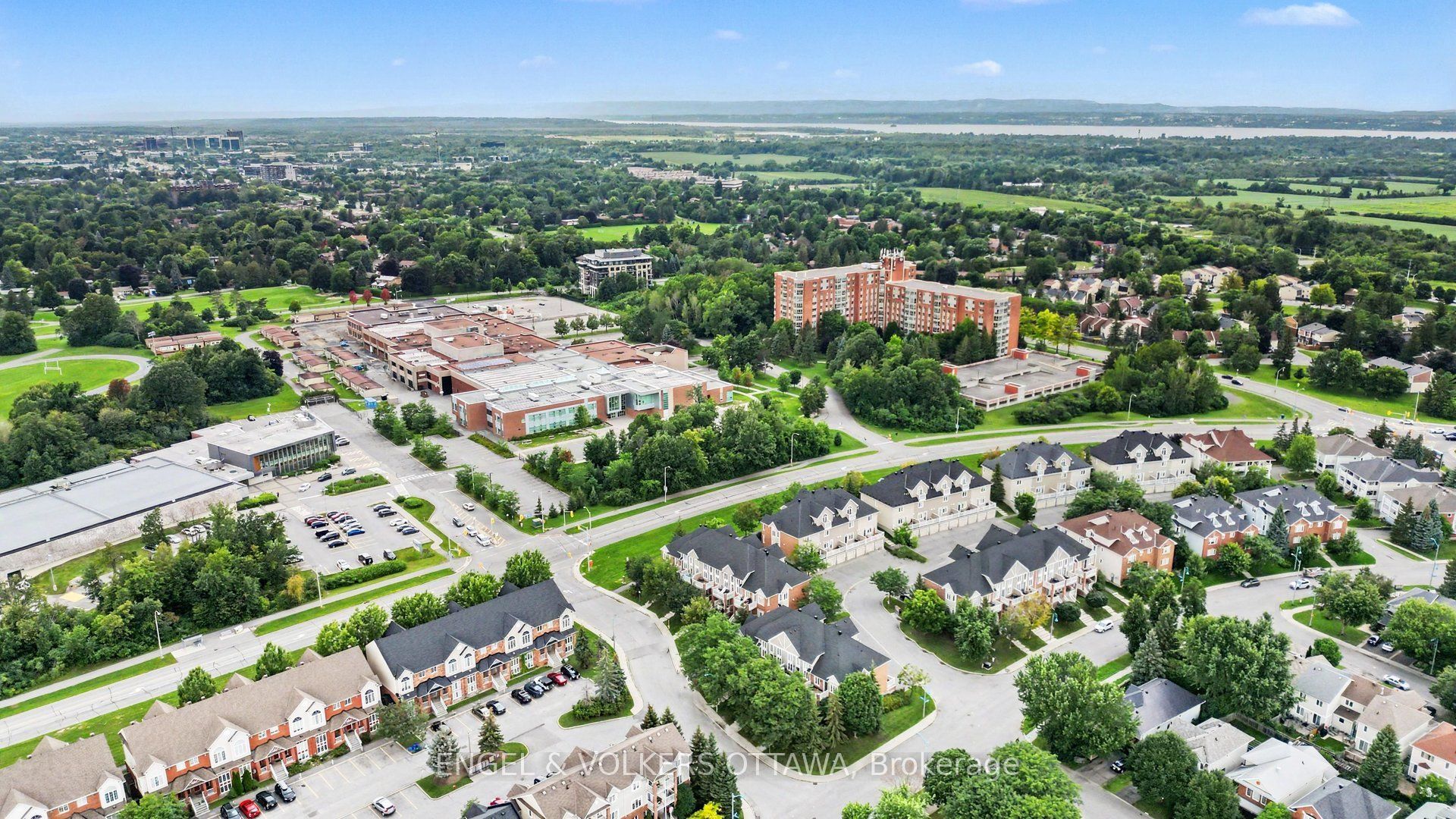 53 Hawkstone Gate, Kanata, ON K2K 0A3 photo 2