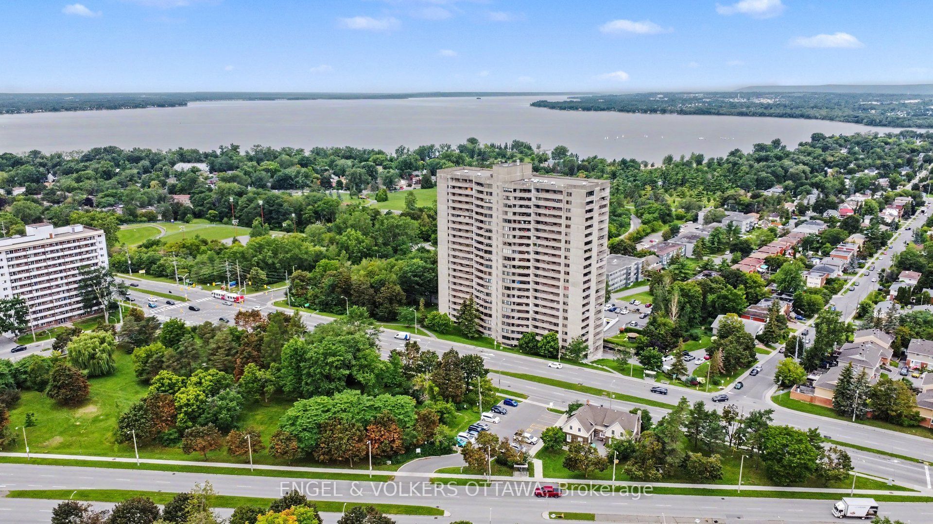 415 Greenview Avenue 1702, Britannia - Lincoln Heights and Area, ON K2B 8G5 photo 2