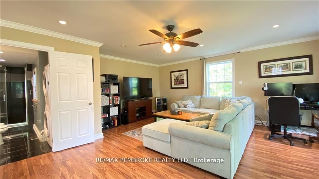 16 Wolfe Avenue, Deep River, ON K0J 1P0 photo 2