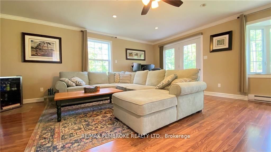 16 Wolfe Avenue, Deep River, ON K0J 1P0 photo 4