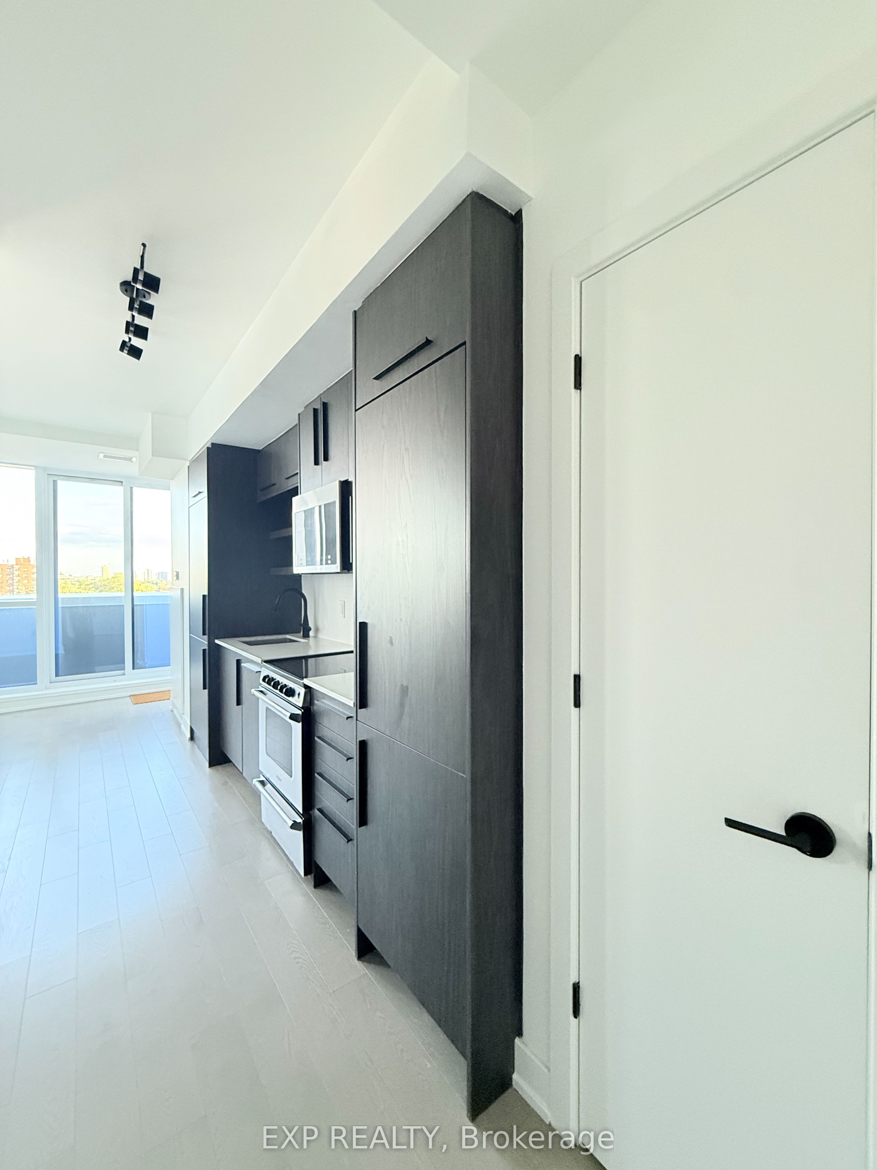 560 Rideau Street 701, Lower Town - Sandy Hill, ON K1N 0G3 photo 3