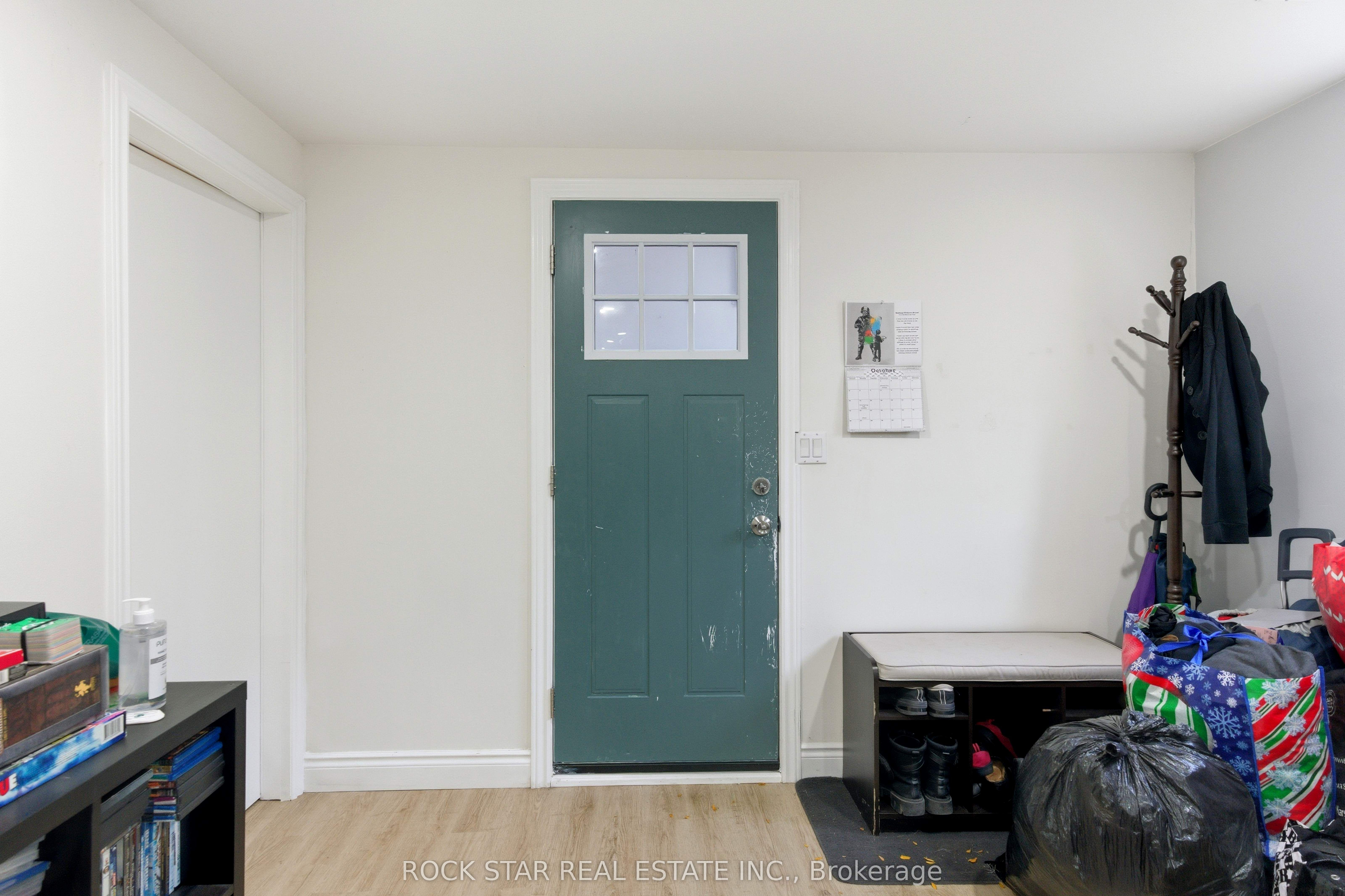 111 Britten Close Bsmt, Hamilton, ON L9C 4K1 photo 2