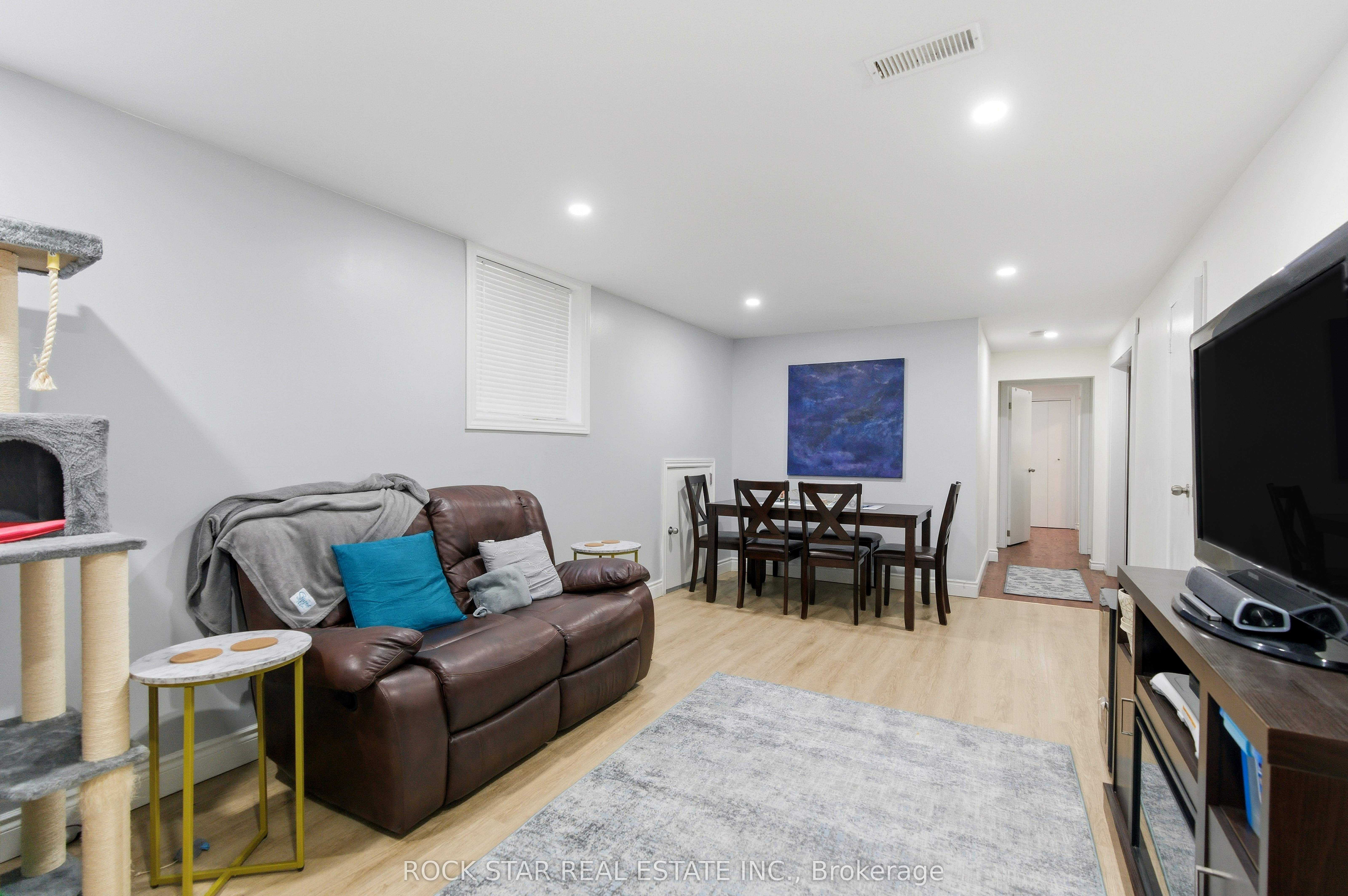111 Britten Close Bsmt, Hamilton, ON L9C 4K1 photo 3