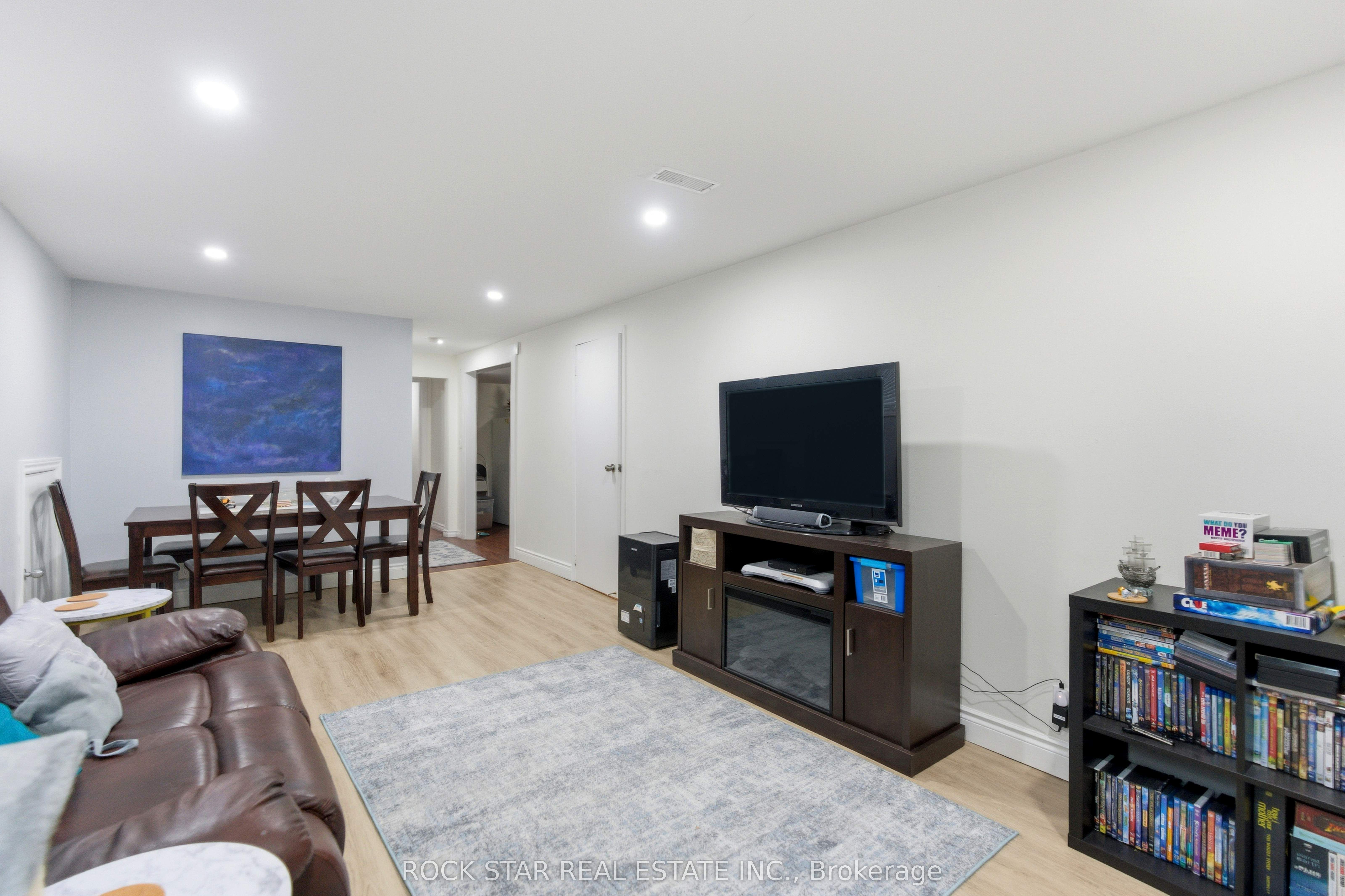 111 Britten Close Bsmt, Hamilton, ON L9C 4K1 photo 4