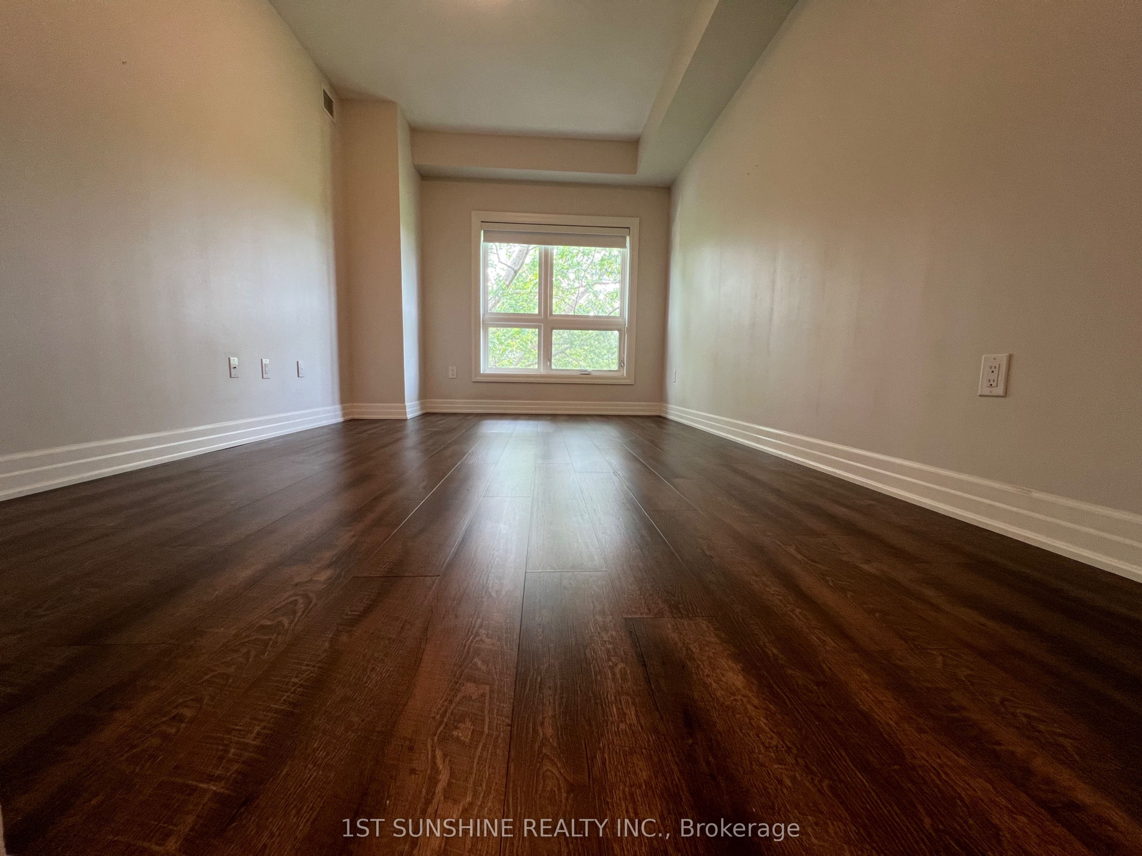 212 Lakeport Road 302, St. Catharines, ON L2N 4R5 photo 4