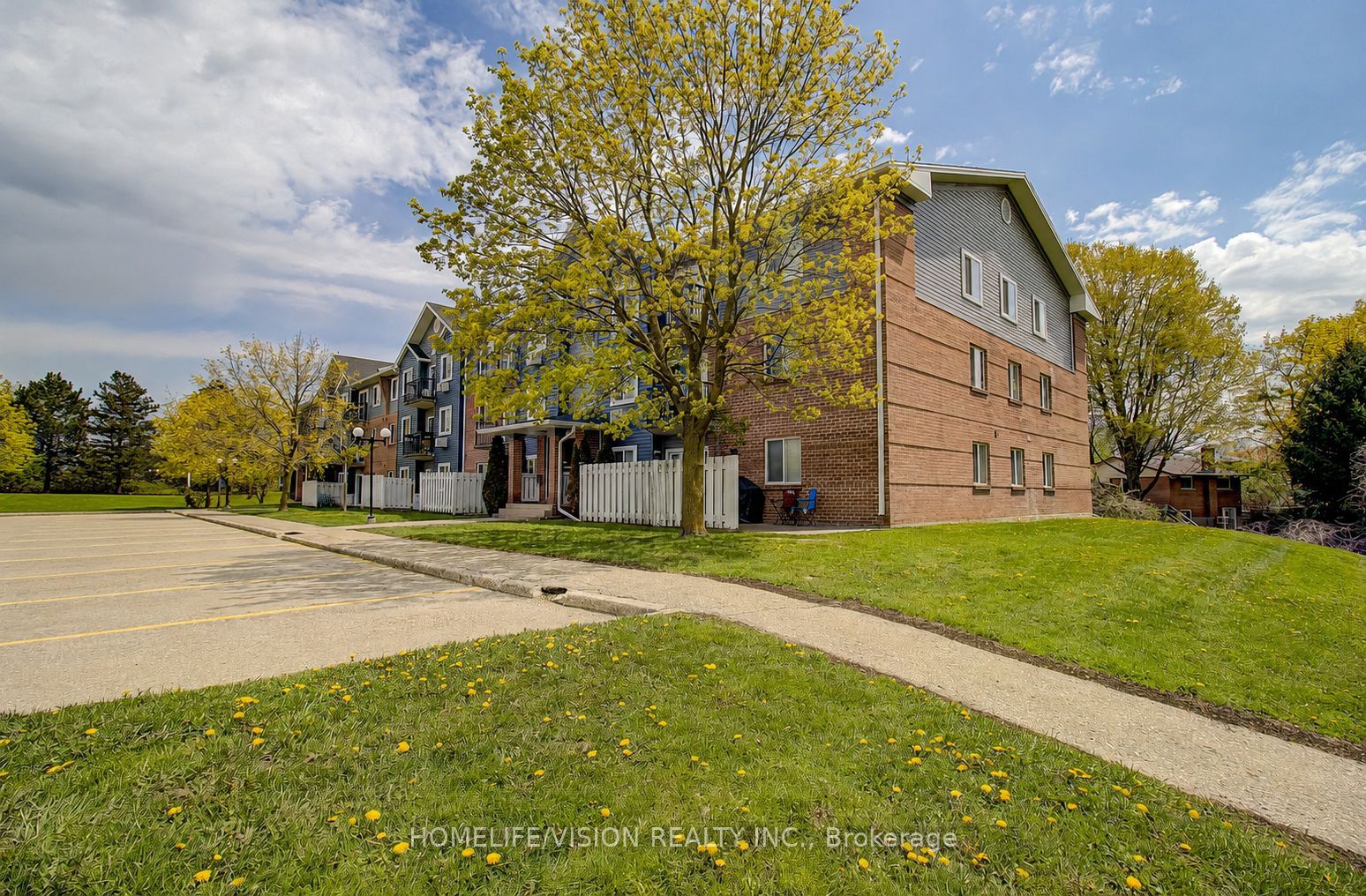 271 Eiwo Court 310, Waterloo, ON N2K 2M8 photo 2