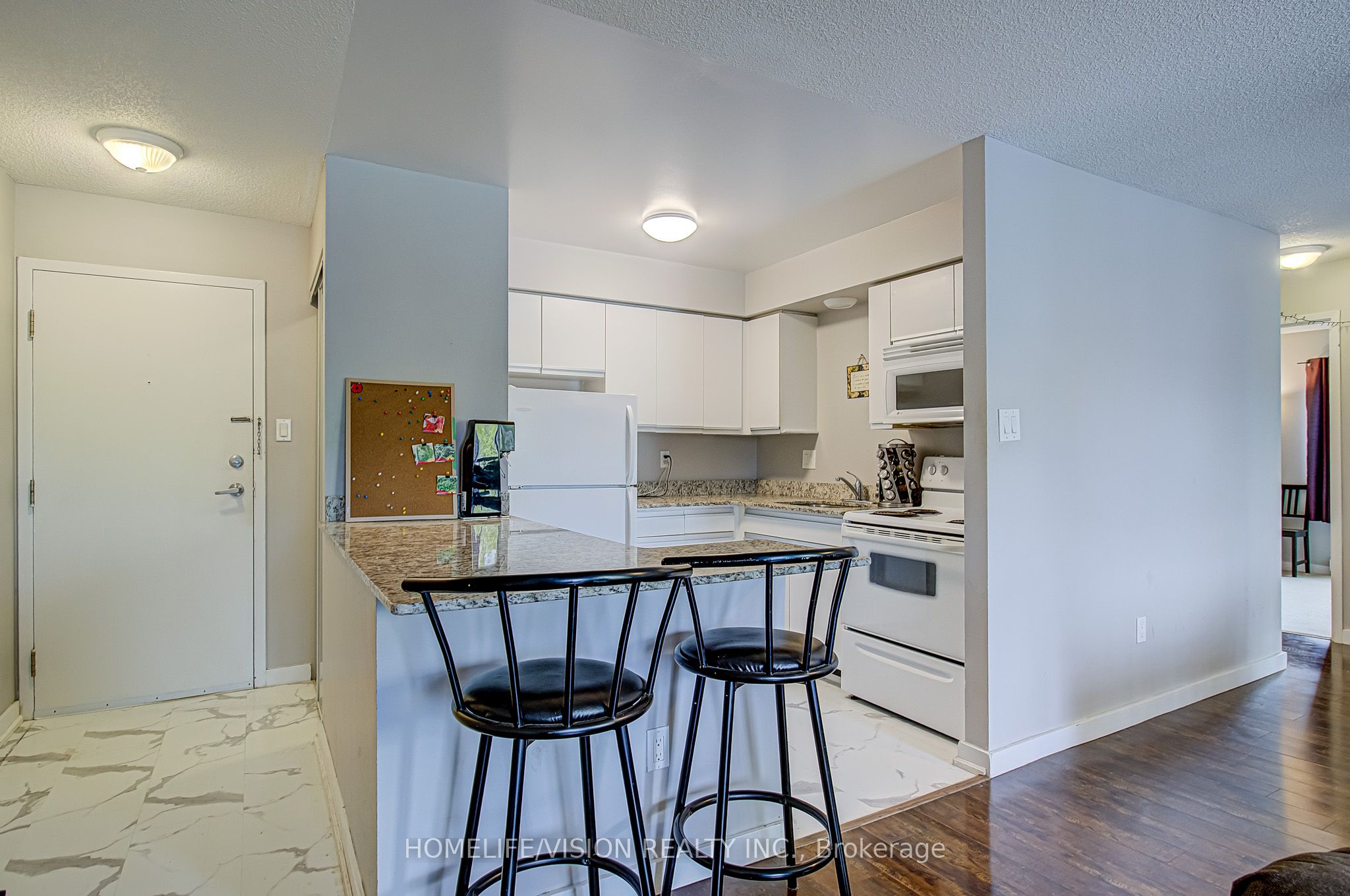 271 Eiwo Court 310, Waterloo, ON N2K 2M8 photo 3