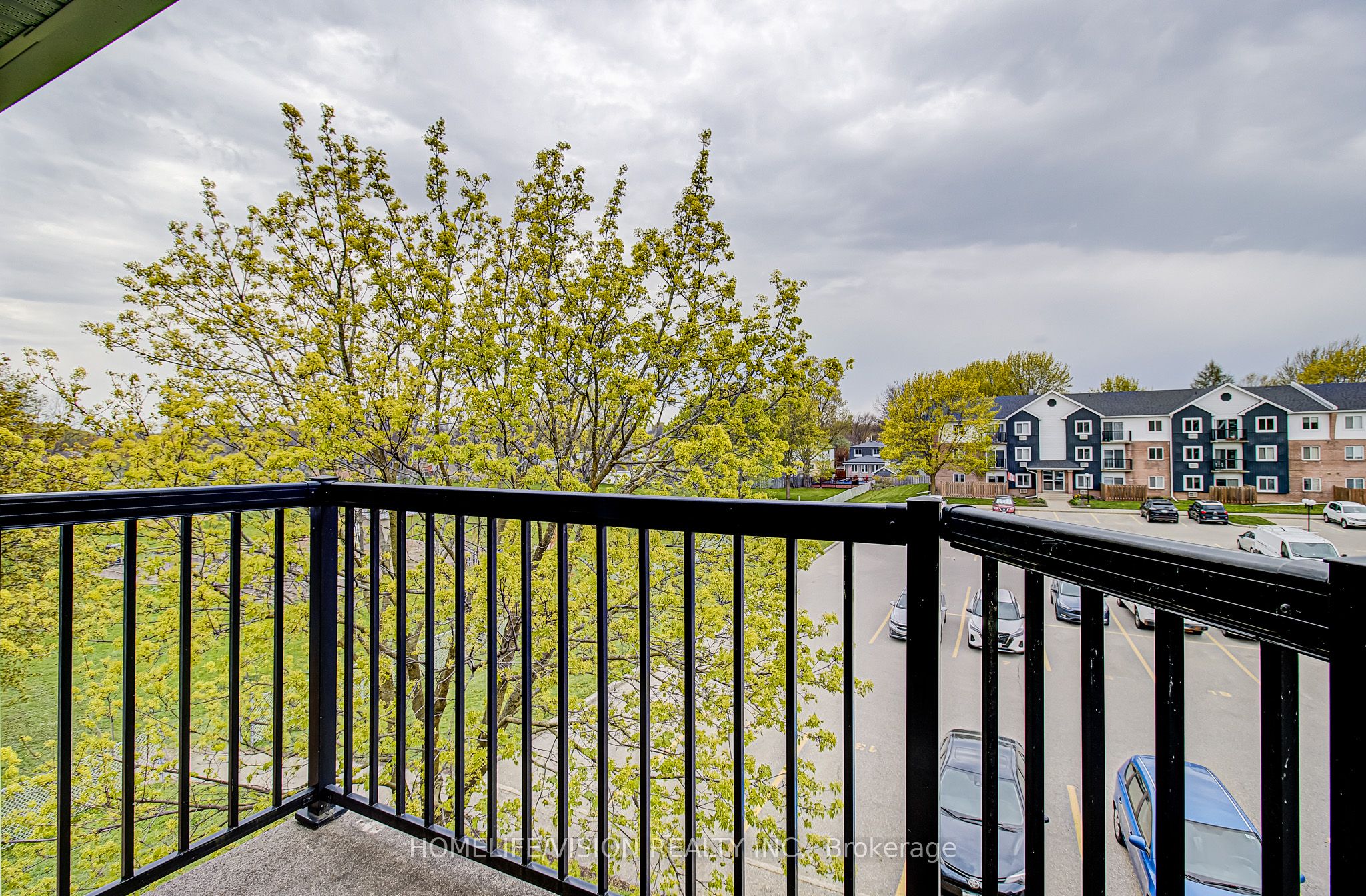 271 Eiwo Court 310, Waterloo, ON N2K 2M8 photo 4
