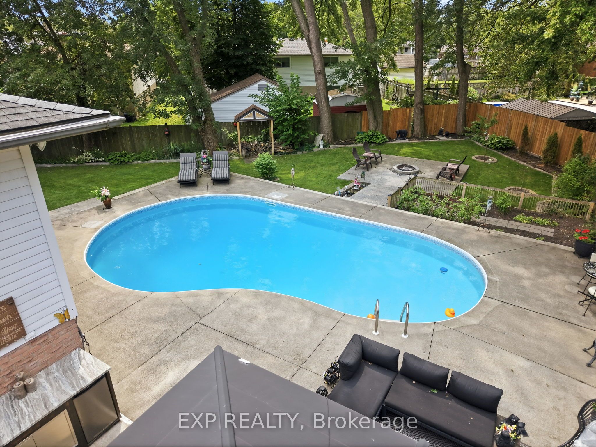14 Apple Court, Welland, ON L3C 6B7 photo 2