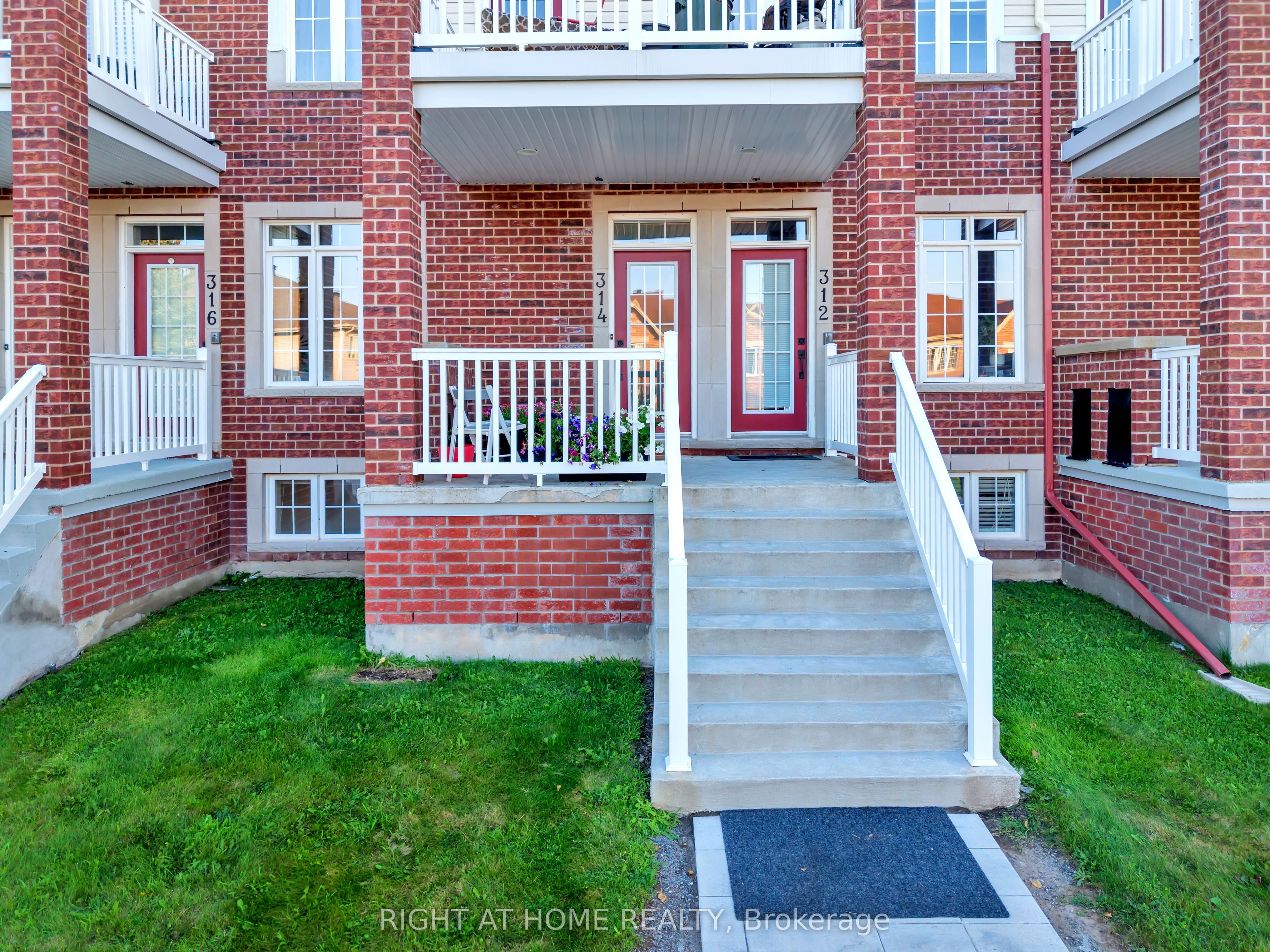 314 Royal Fern Way 8, Blossom Park - Airport and Area, ON K1V 2K6
