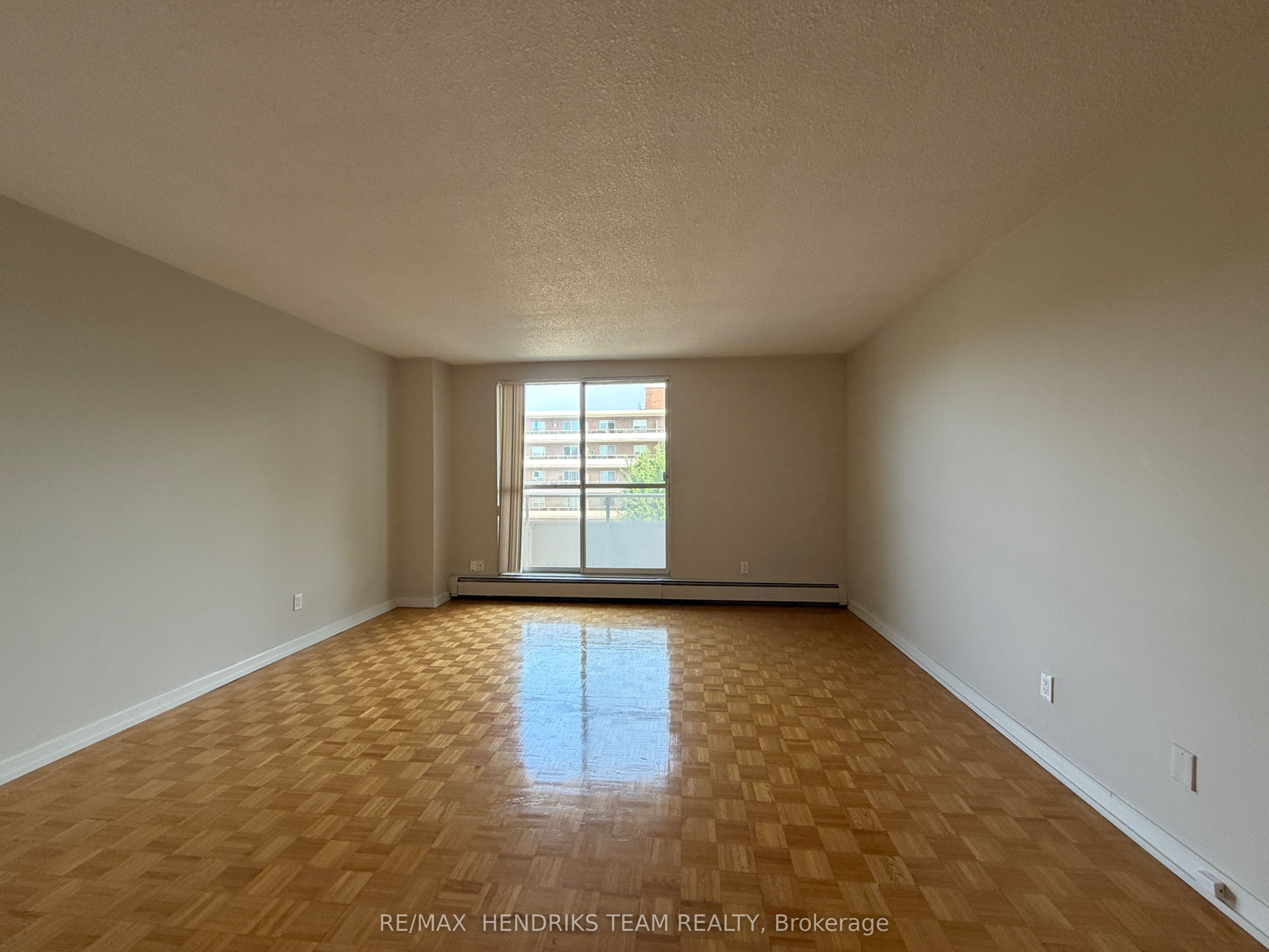 33 Leaside Drive 402, St. Catharines, ON L2M 4G2 photo 4