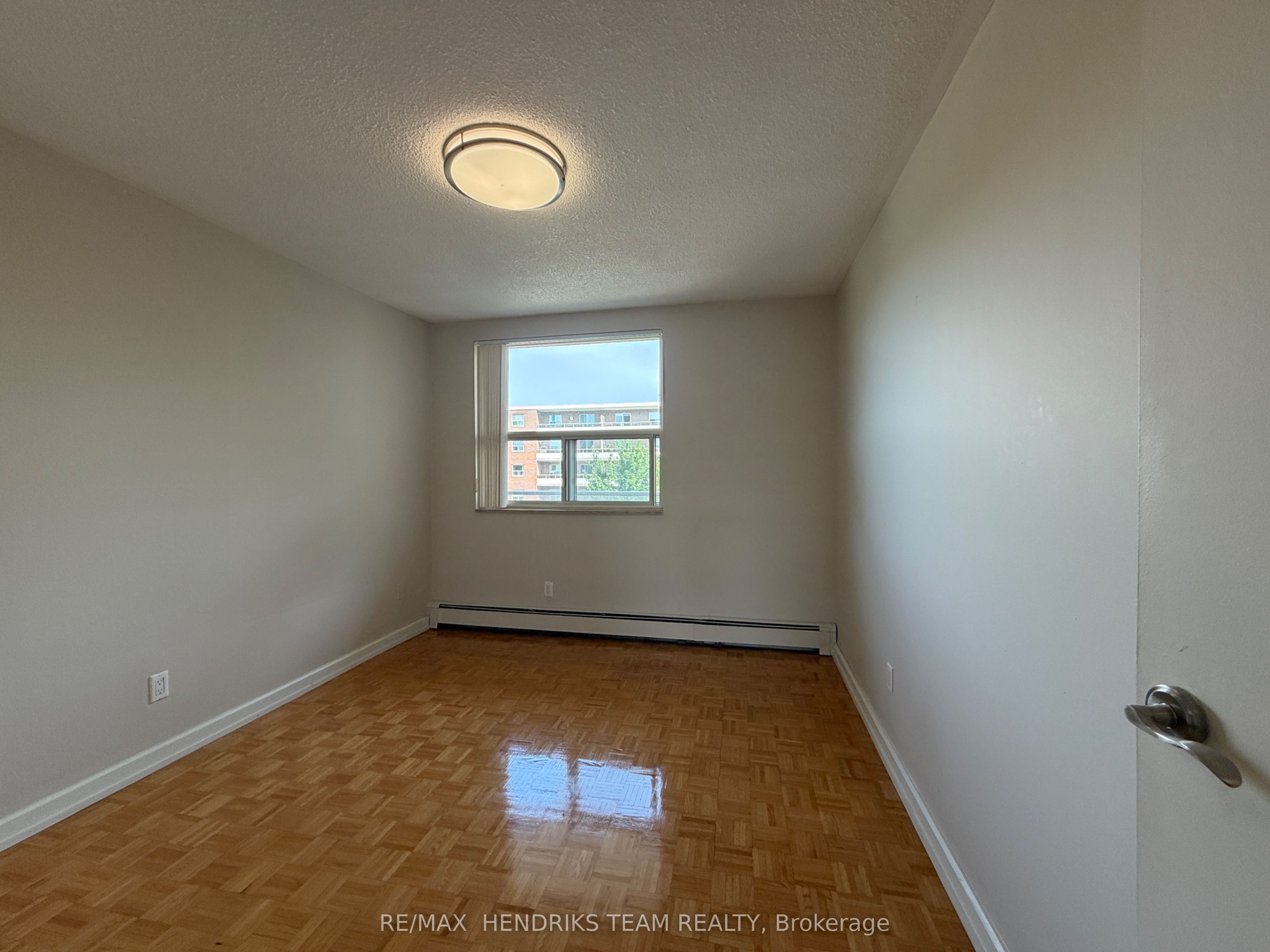 33 Leaside Drive 402, St. Catharines, ON L2M 4G2 photo 5