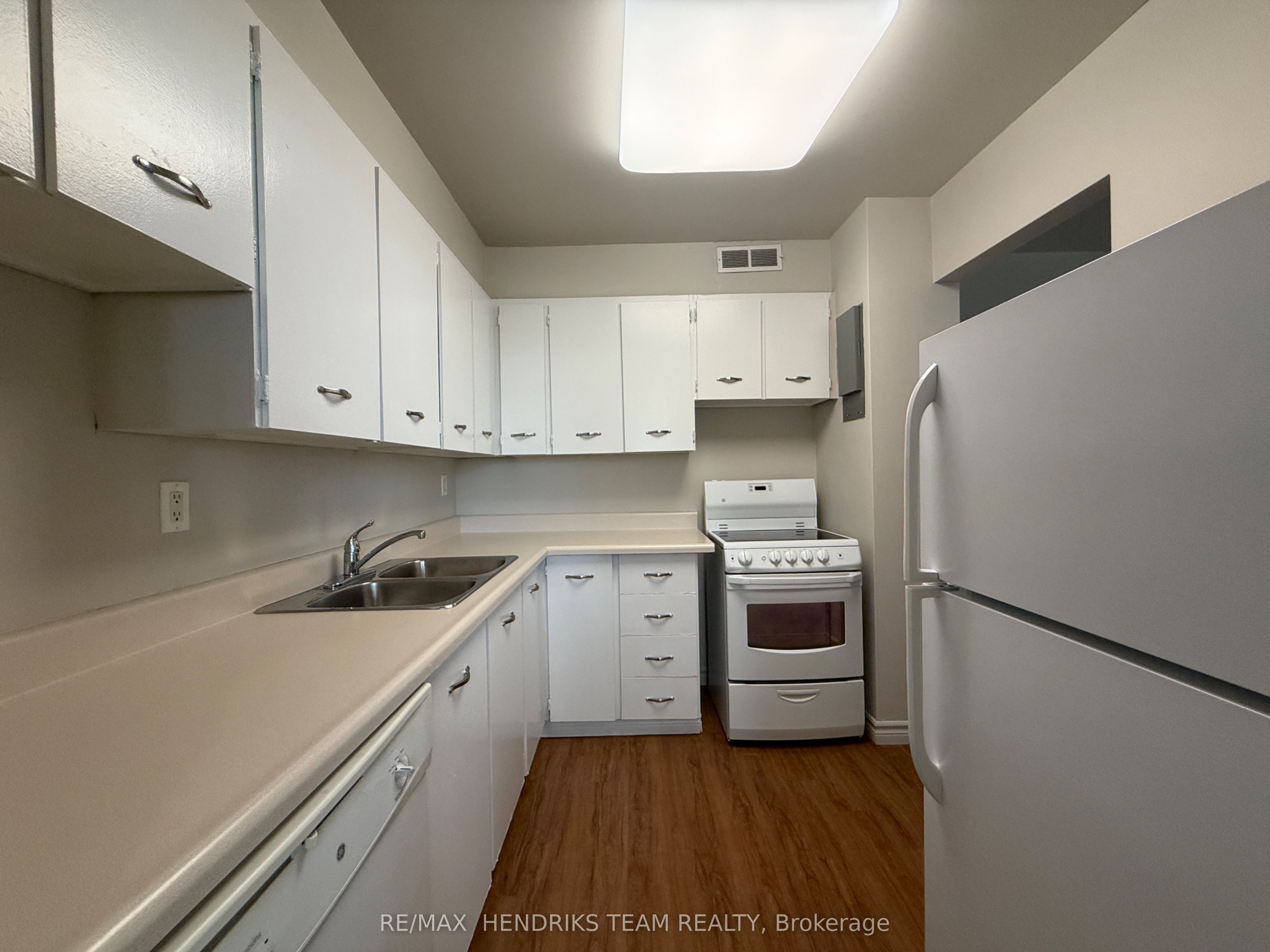 158 Fitch Street 318, Welland, ON L3C 4V6 photo 3
