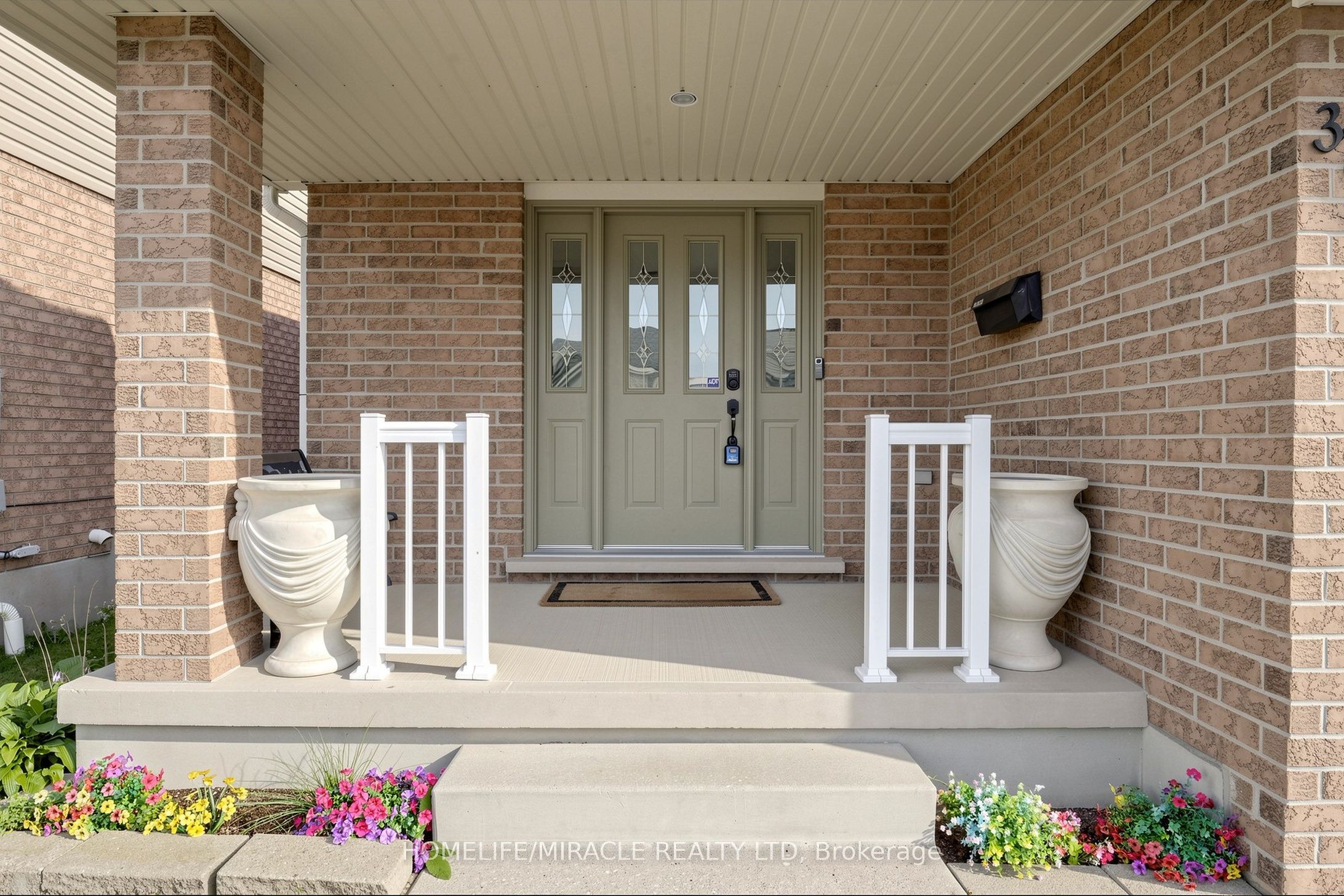 378 Mountain Laurel Crescent, Kitchener, ON N2E 4B7 photo 2