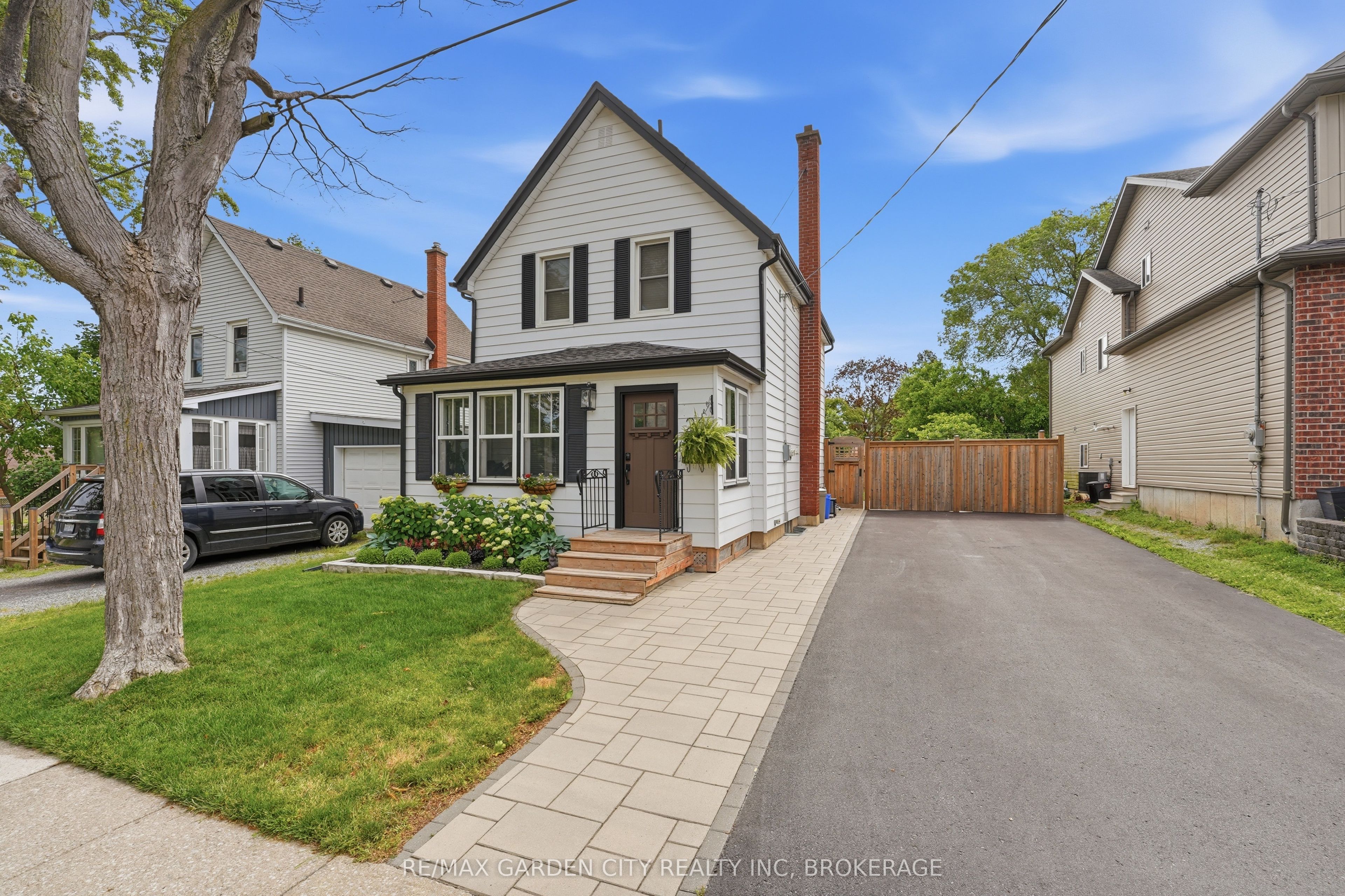 26 Carleton Street N, Thorold, ON L2V 2A4 photo 2