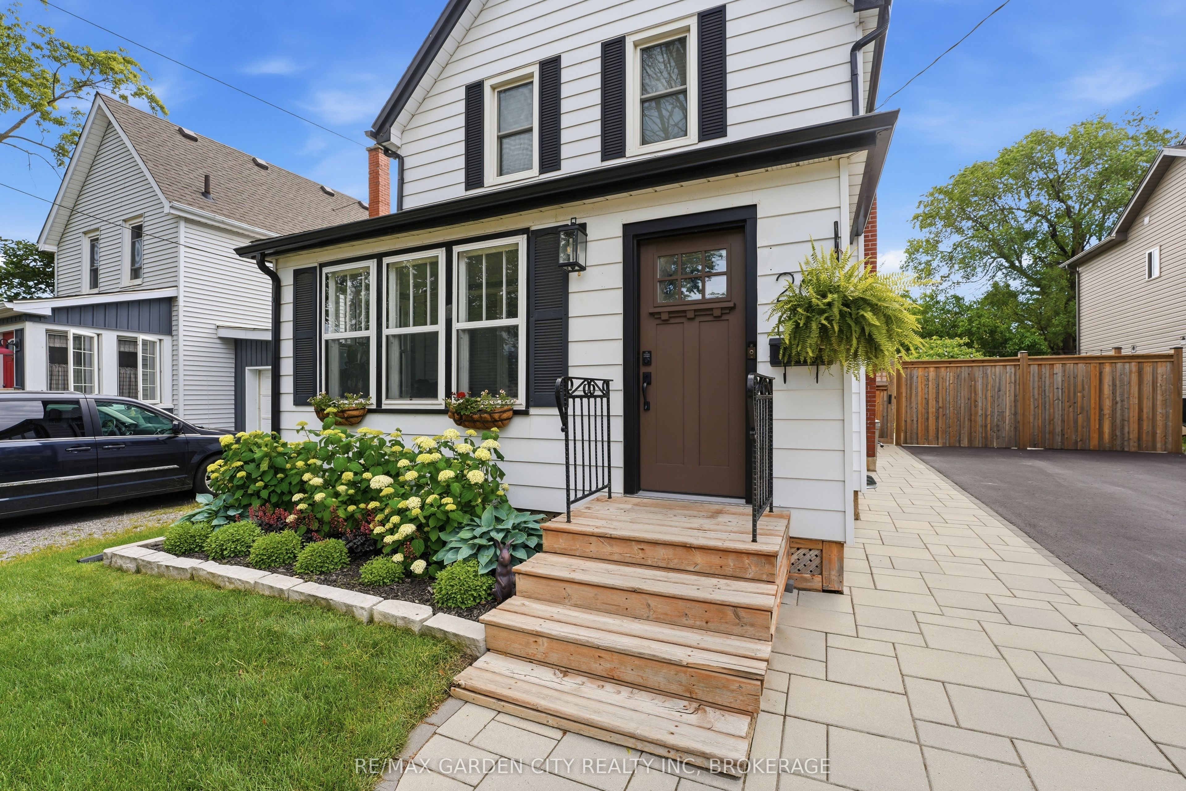 26 Carleton Street N, Thorold, ON L2V 2A4 photo 3