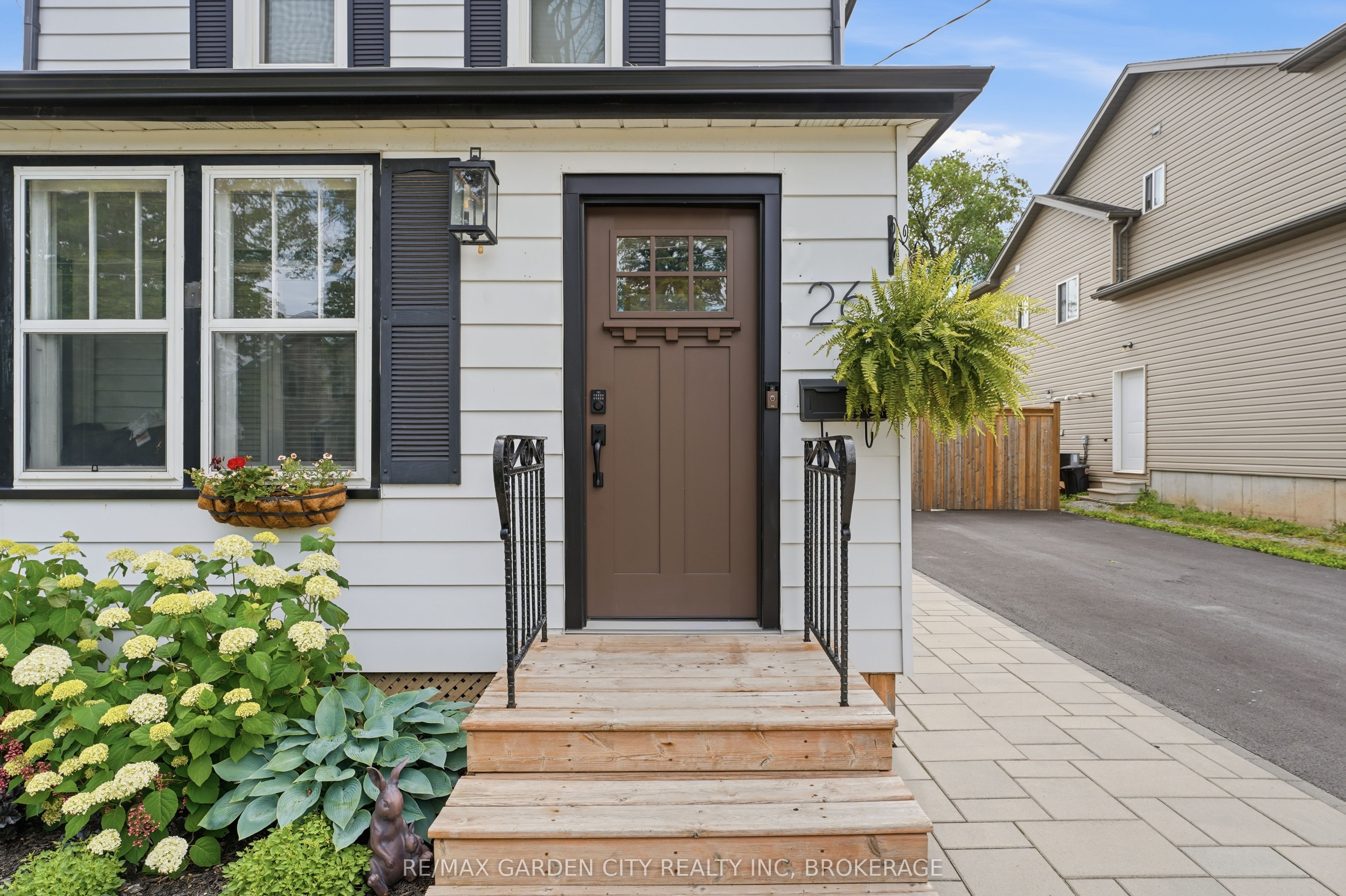26 Carleton Street N, Thorold, ON L2V 2A4 photo 4