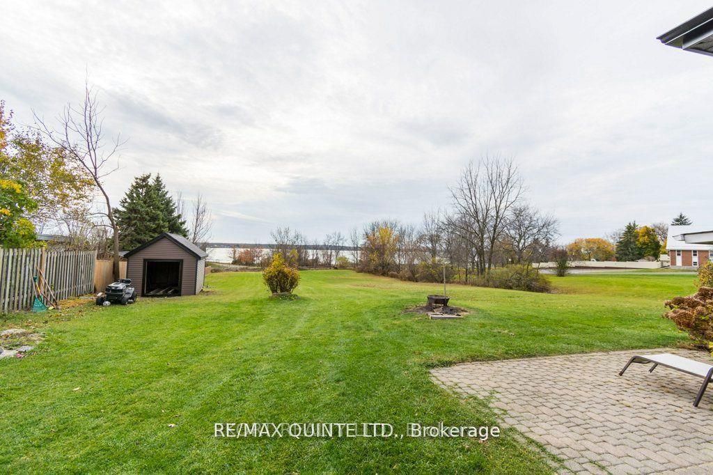 239 Dundas Street W Upper, Belleville, ON K8P 1A9 photo 3