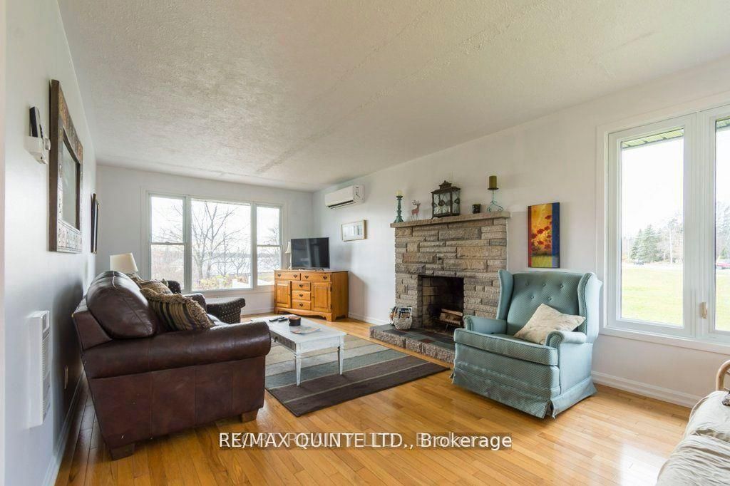 239 Dundas Street W Upper, Belleville, ON K8P 1A9 photo 5