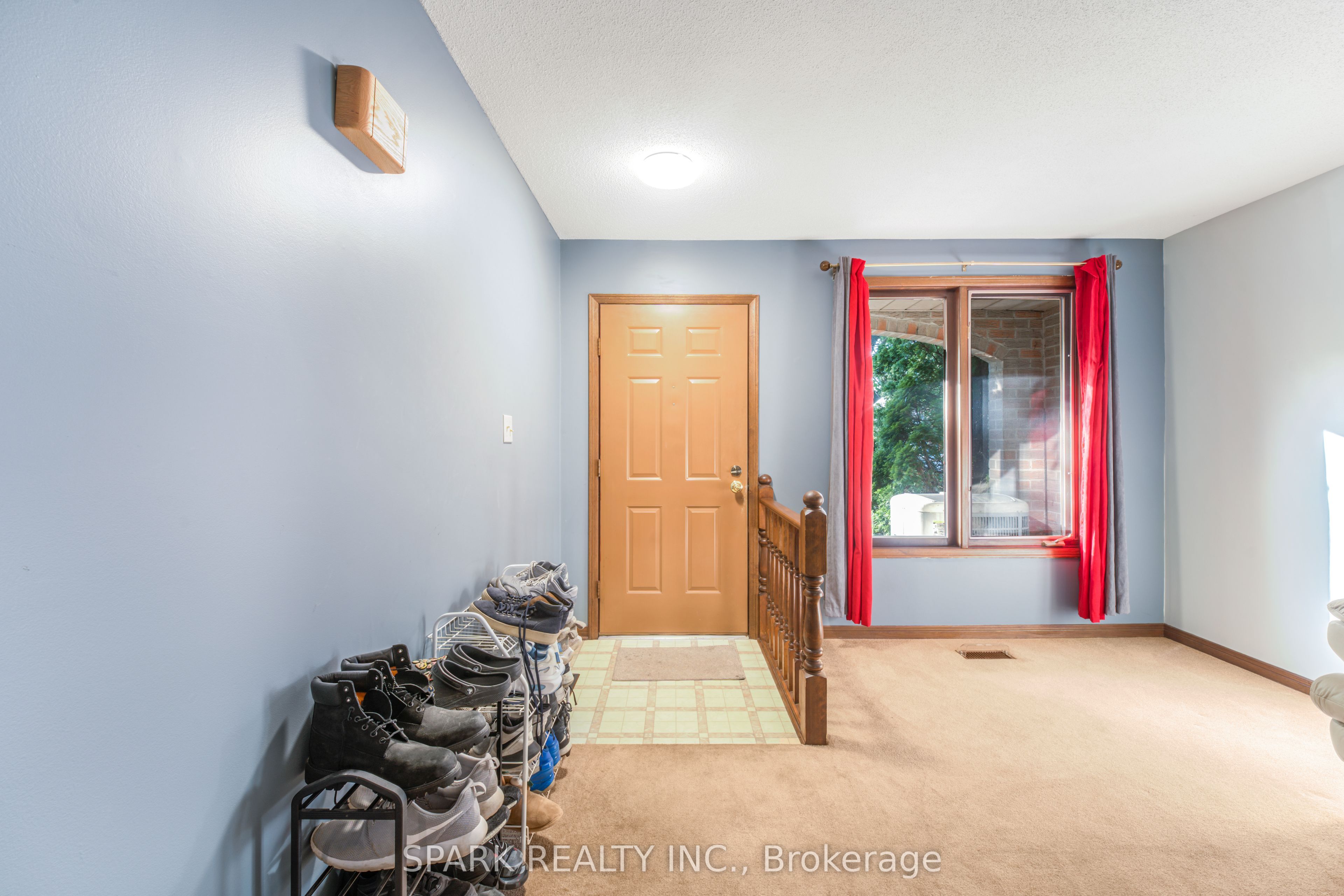 28 Lampman Crescent, Thorold, ON L2V 4K7 photo 2
