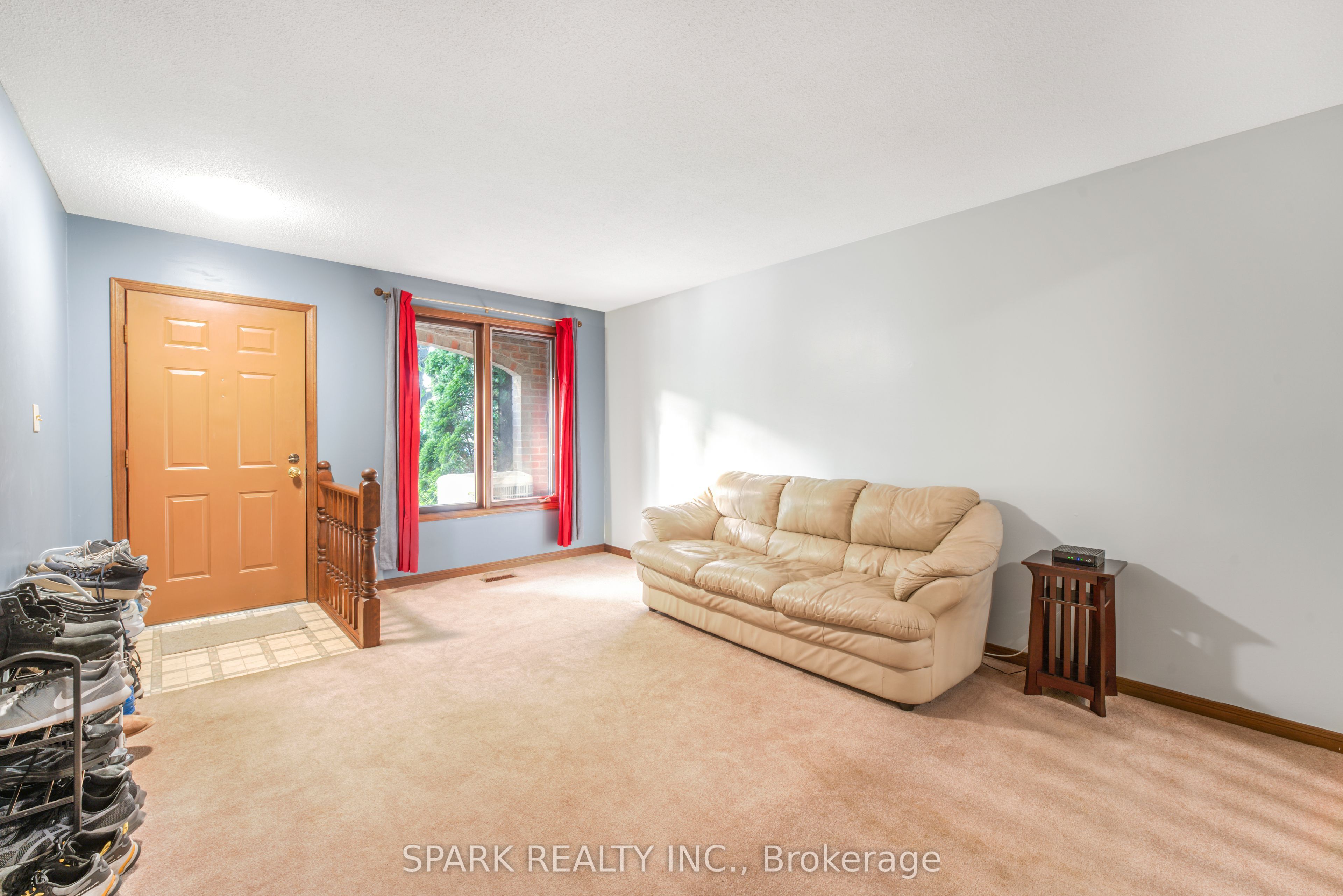 28 Lampman Crescent, Thorold, ON L2V 4K7 photo 3